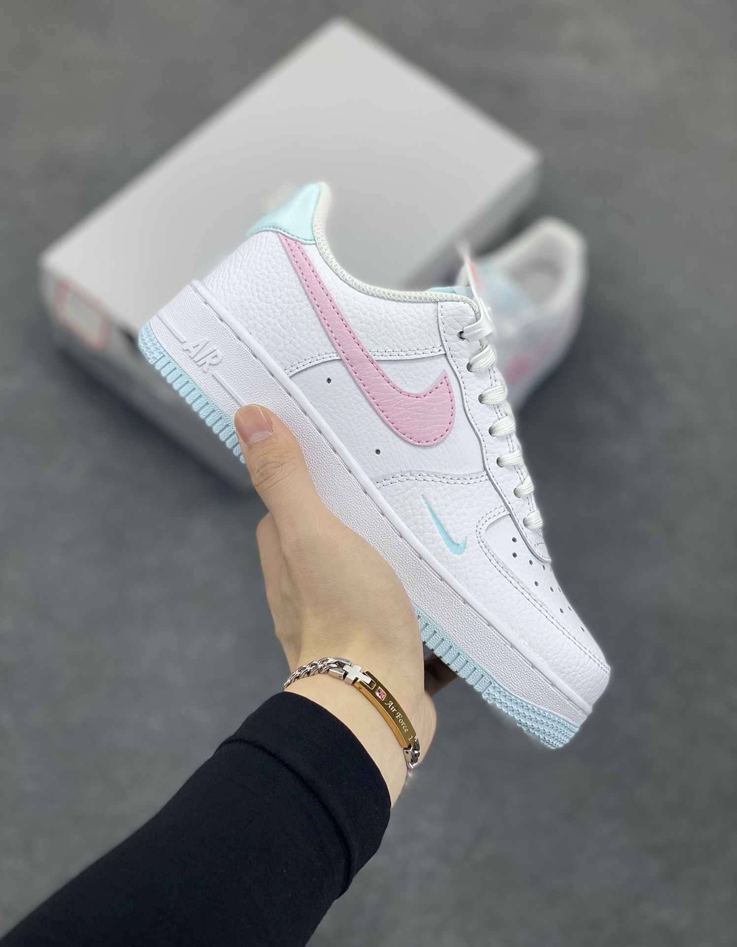 Nike Air Force 1 07 low空军一号板鞋 白粉 原楦头原纸板 打造纯正空军版型#专注外贸渠道 全掌内置蜂窝气垫 #原盒配件 原厂中底钢印、拉帮完美 货号:IH0640-161 尺码:35.5 36 36.5 37.5 38 38.5 39 40 40.5 41 42 42.5 43 44 44.5 45-选品中心