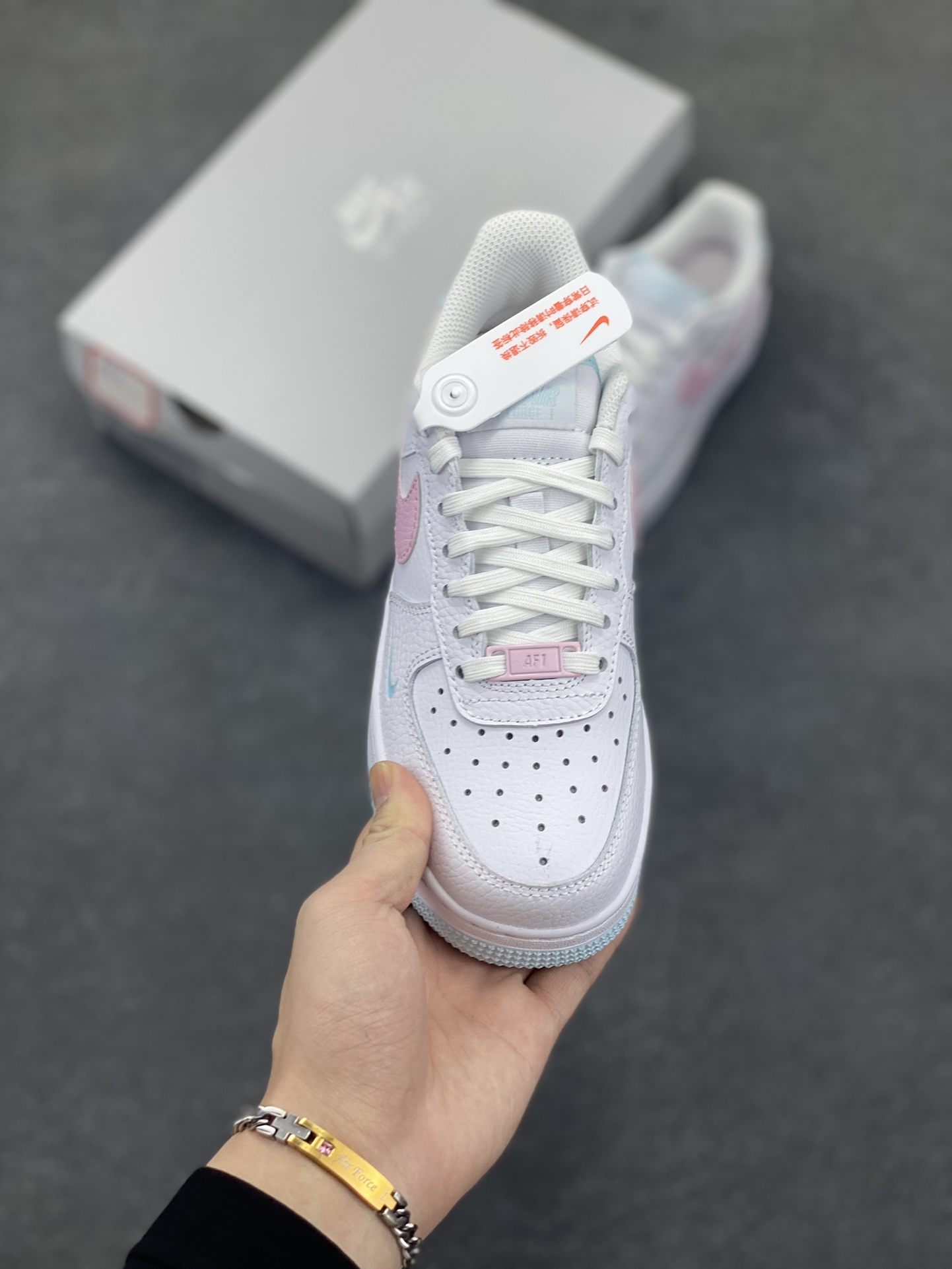 图片[2]-Nike Air Force 1 07 low空军一号板鞋 白粉 原楦头原纸板 打造纯正空军版型#专注外贸渠道 全掌内置蜂窝气垫 #原盒配件 原厂中底钢印、拉帮完美 货号：IH0640-161 尺码：35.5 36 36.5 37.5 38 38.5 39 40 40.5 41 42 42.5 43 44 44.5 45-选品中心