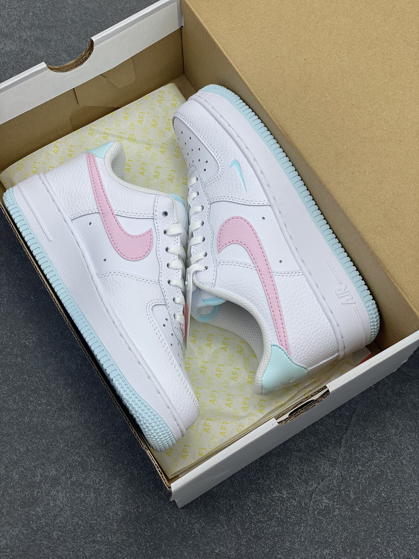 图片[9]-Nike Air Force 1 07 low空军一号板鞋 白粉 原楦头原纸板 打造纯正空军版型#专注外贸渠道 全掌内置蜂窝气垫 #原盒配件 原厂中底钢印、拉帮完美 货号：IH0640-161 尺码：35.5 36 36.5 37.5 38 38.5 39 40 40.5 41 42 42.5 43 44 44.5 45-选品中心