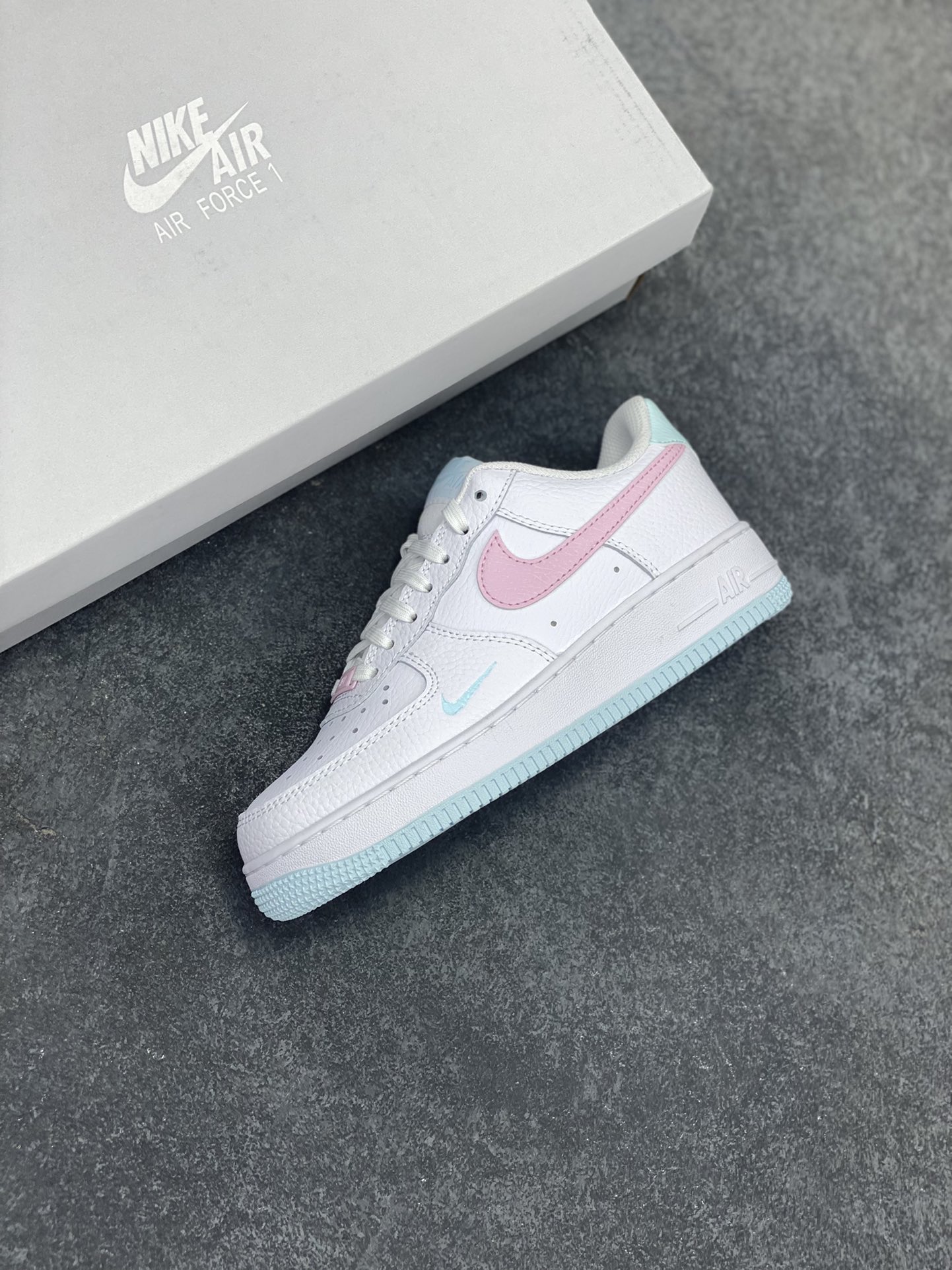 图片[7]-Nike Air Force 1 07 low空军一号板鞋 白粉 原楦头原纸板 打造纯正空军版型#专注外贸渠道 全掌内置蜂窝气垫 #原盒配件 原厂中底钢印、拉帮完美 货号：IH0640-161 尺码：35.5 36 36.5 37.5 38 38.5 39 40 40.5 41 42 42.5 43 44 44.5 45-选品中心