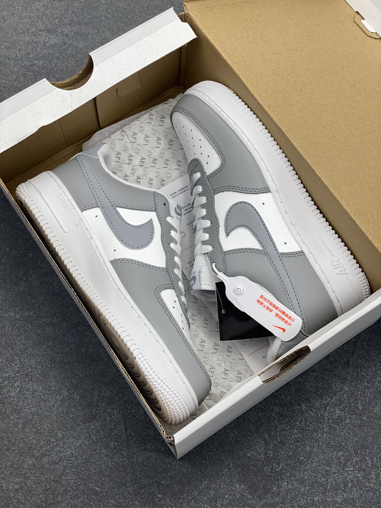 图片[9]-福利特价 Nike Air Force 1 Low 灰白 空军一号低帮运动休闲板鞋 原楦头原纸板 打造纯正空军版型 专注外贸渠道 全掌内置蜂窝气垫 原盒配件 原厂中底钢印、拉帮完美 货号：FQ9763-101 尺码：36 36.5 37.5 38 38.5 39 40 40.5 41 42 42.5 43 44 44.5 45-选品中心