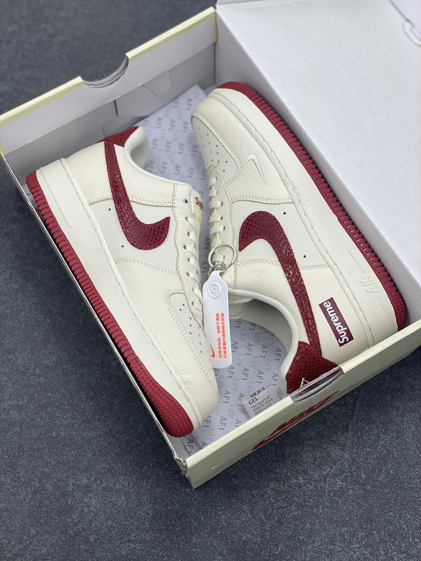 图片[9]-NIke Air Force 1 \’07 Low “Supreme联名——米红蛇纹勾”空军一号 低帮 运动鞋 休闲鞋 折边针车 工艺难度大 原楦头原纸板 原装鞋盒 定制五金配件 内置全掌气垫 原厂鞋底 货号：DF0188-040 尺码：36 36.5 37.5 38 38.5 39 40 40.5 41 42 42.5 43 44 44.5 45-选品中心