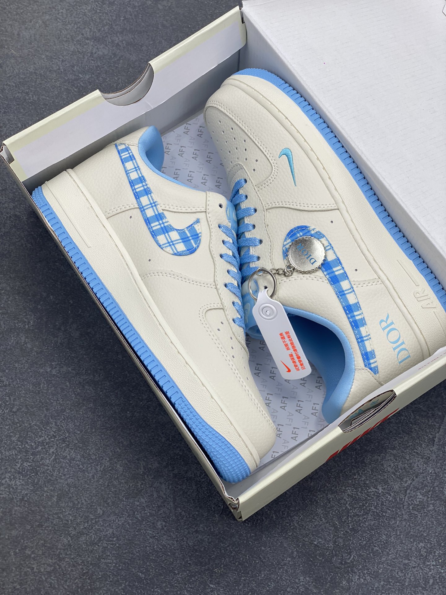 图片[9]-NIke Air Force 1 \’07 Low “迪奥联名——米蓝方格”空军一号 低帮 运动鞋 休闲鞋 折边针车 工艺难度大 原楦头原纸板 原装鞋盒 定制五金配件 内置全掌气垫 原厂鞋底 货号：KK1988-072 尺码：36 36.5 37.5 38 38.5 39 40 40.5 41 42 42.5 43 44 44.5 45-选品中心