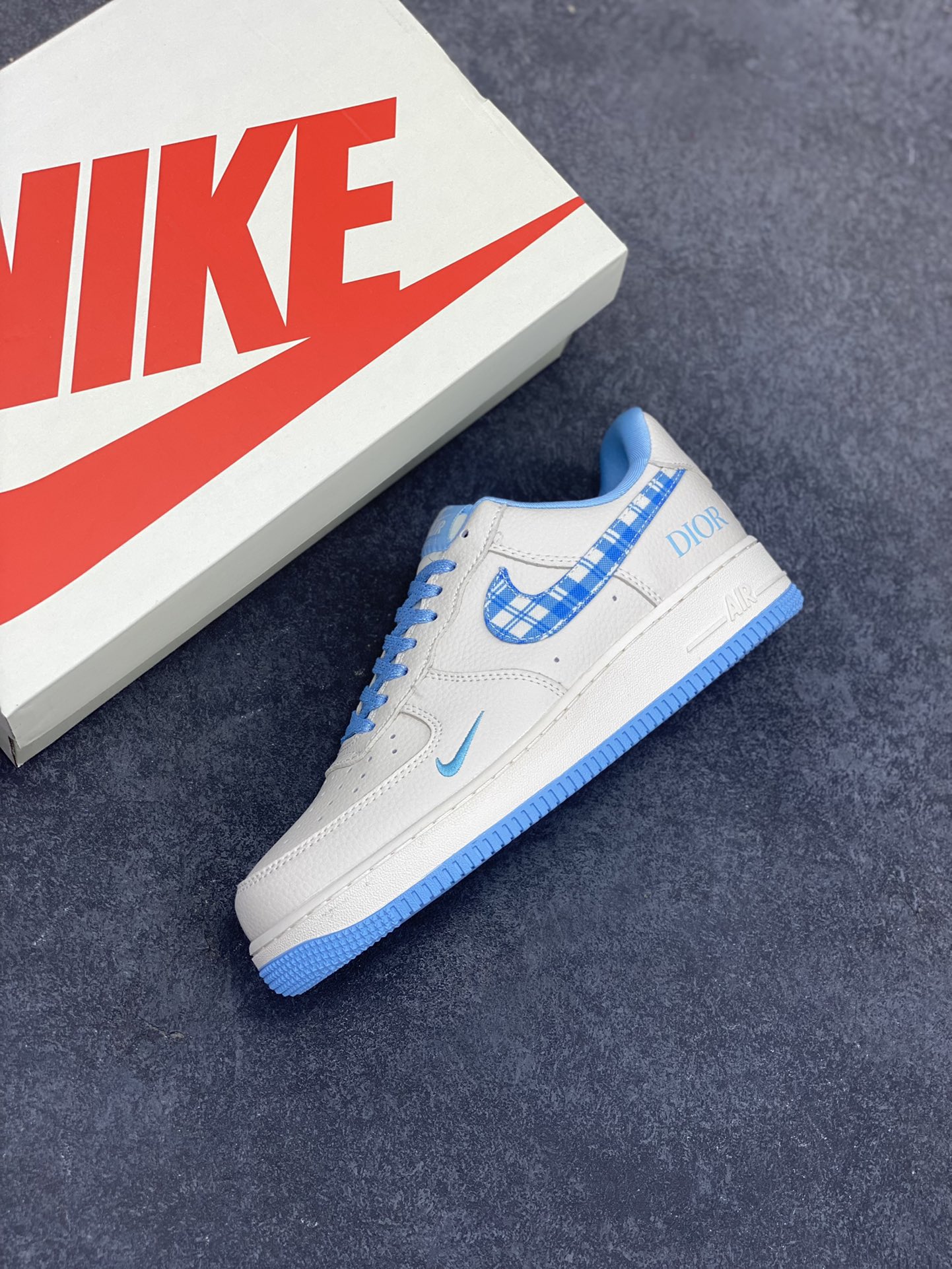 图片[7]-NIke Air Force 1 \’07 Low “迪奥联名——米蓝方格”空军一号 低帮 运动鞋 休闲鞋 折边针车 工艺难度大 原楦头原纸板 原装鞋盒 定制五金配件 内置全掌气垫 原厂鞋底 货号：KK1988-072 尺码：36 36.5 37.5 38 38.5 39 40 40.5 41 42 42.5 43 44 44.5 45-选品中心
