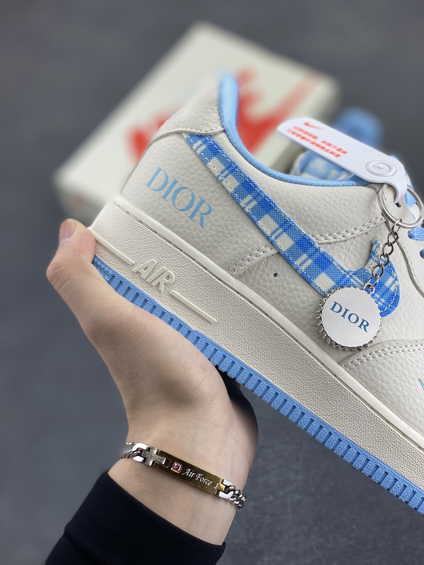 图片[6]-NIke Air Force 1 \’07 Low “迪奥联名——米蓝方格”空军一号 低帮 运动鞋 休闲鞋 折边针车 工艺难度大 原楦头原纸板 原装鞋盒 定制五金配件 内置全掌气垫 原厂鞋底 货号：KK1988-072 尺码：36 36.5 37.5 38 38.5 39 40 40.5 41 42 42.5 43 44 44.5 45-选品中心