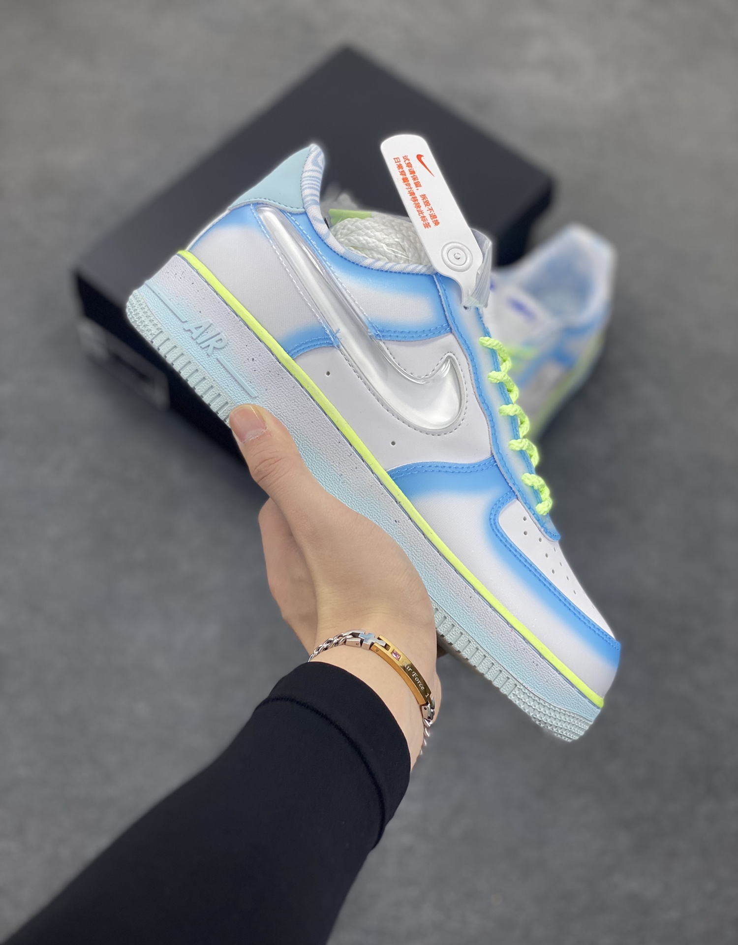 NK Air Force 1 空军一号 果冻蓝 原楦头原纸板 打造纯正空军版型#专注外贸渠道 全掌内置蜂窝气垫 #原盒配件 原厂中底钢印、拉帮完美 货号:HJ4399-400 尺码:36 36.5 37.5 38 38.5 39 40 40.5 41 42 42.5 43 44 44.5 45-选品中心