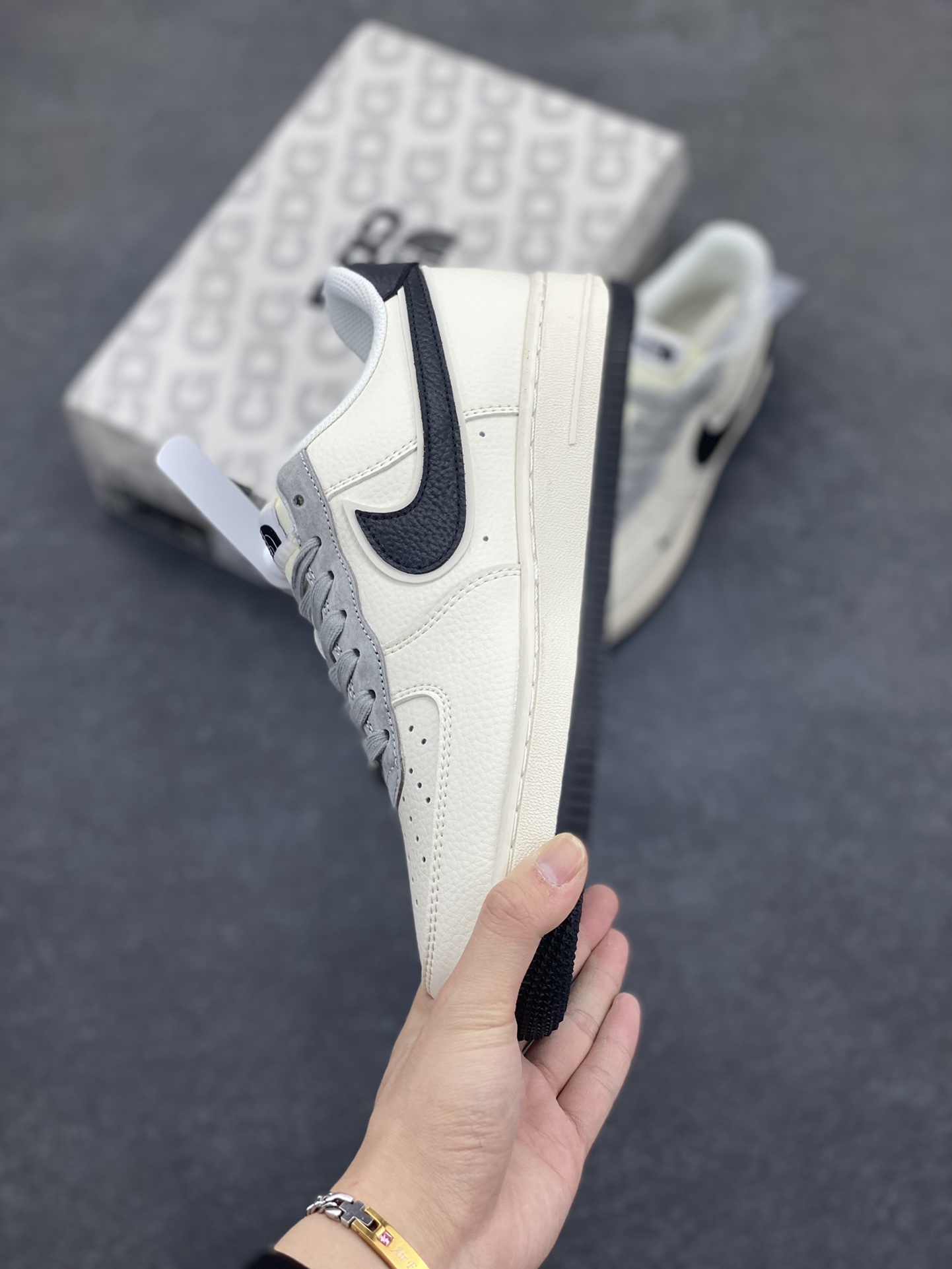 图片[3]-NIke Air Force 1 \’07 Low “北面联名——米黑小勾”空军一号 低帮 运动鞋 休闲鞋 折边针车 工艺难度大 原楦头原纸板 原装鞋盒 定制五金配件 内置全掌气垫 原厂鞋底 货号：XZ6188-190 尺码：36 36.5 37.5 38 38.5 39 40 40.5 41 42 42.5 43 44 44.5 45-选品中心