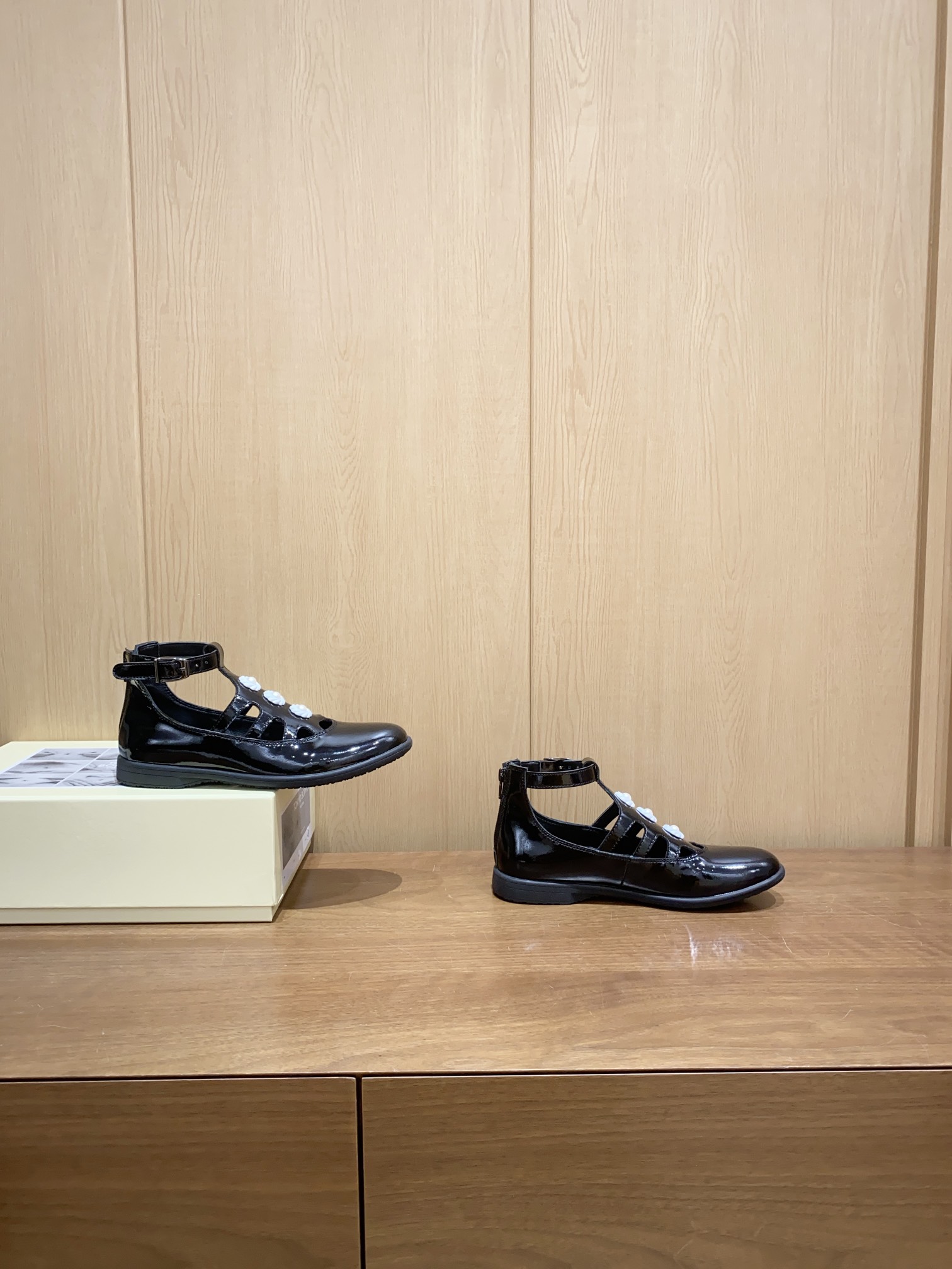 NO:246272,2025 early spring new model, niche trendy Tokyo Bopper Mary Jane single shoes!  Xiaohongshu grass planting style ~ Tokyo purchasing agent first release, original 1:1 customization and repeated debugging, fabric original environmentally friendly cowhide/paper leather inner sheepskin footbed sheepskin, outsole exclusive open mold original rubber outsole size 35-40 price yuan, single shoes, mary jane, cowhide, sheepskin198609092025早春新款 小众潮品Tokyo Bopper玛丽珍单鞋！小红书种草款～东京代购超火工厂首发 原版1:1定制反复调试 面料原版环保牛皮/漆皮 内里羊皮 垫脚羊皮 大底独家开模原版橡胶大底 码数35-40 价格元,单鞋,mary jane,cowhide,sheepskin,Women's Shoes