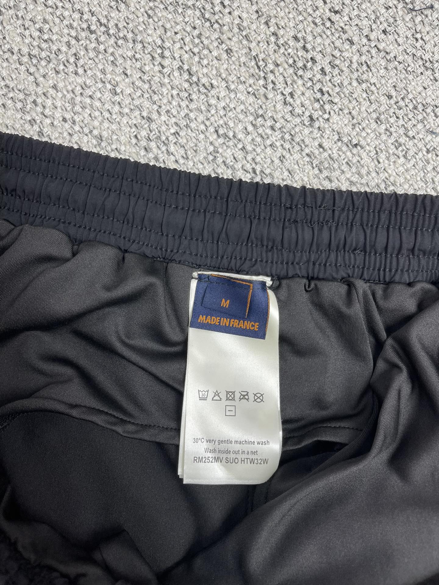 Louis Vuitton 25SS Beach Shorts: Tech Fabric with Embroidered Blason 10 i1744272332 1049 8