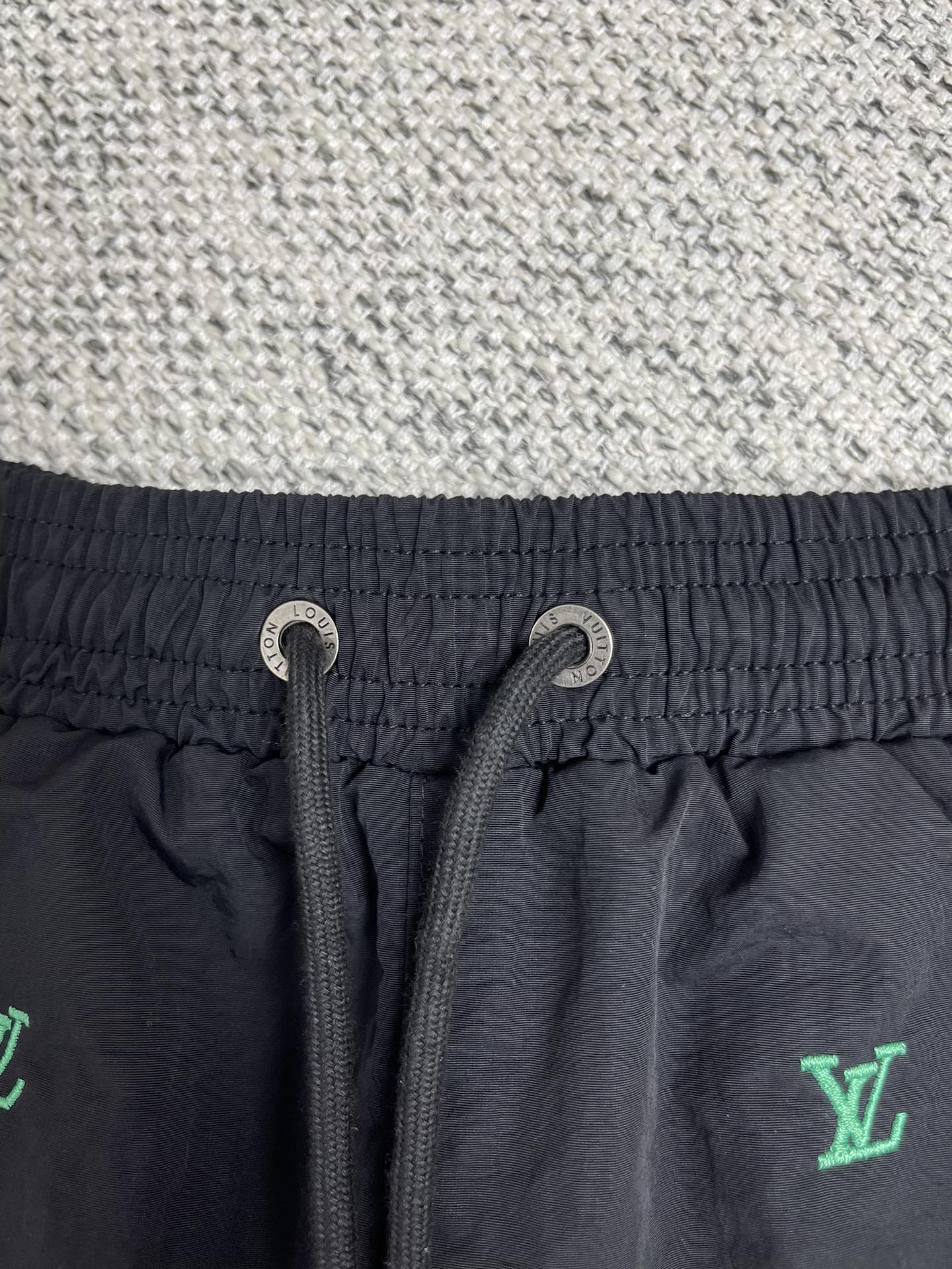 Louis Vuitton 25SS Beach Shorts: Tech Fabric with Embroidered Blason 6 i1744272332 4827 4