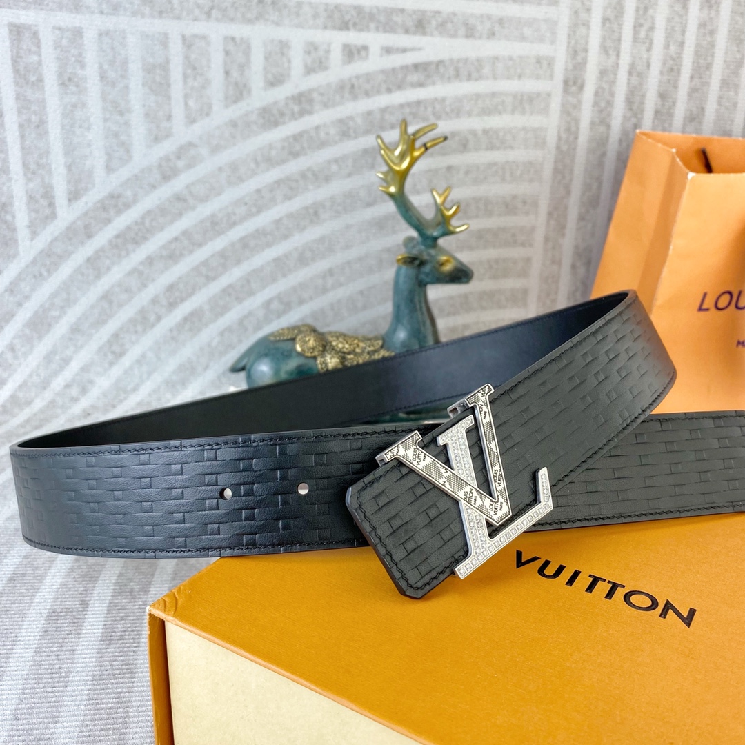 LV💕 特种皮腰带系列 ，原厂五金精品不锈钢扣，手感柔软舒适 宽3.8CM。