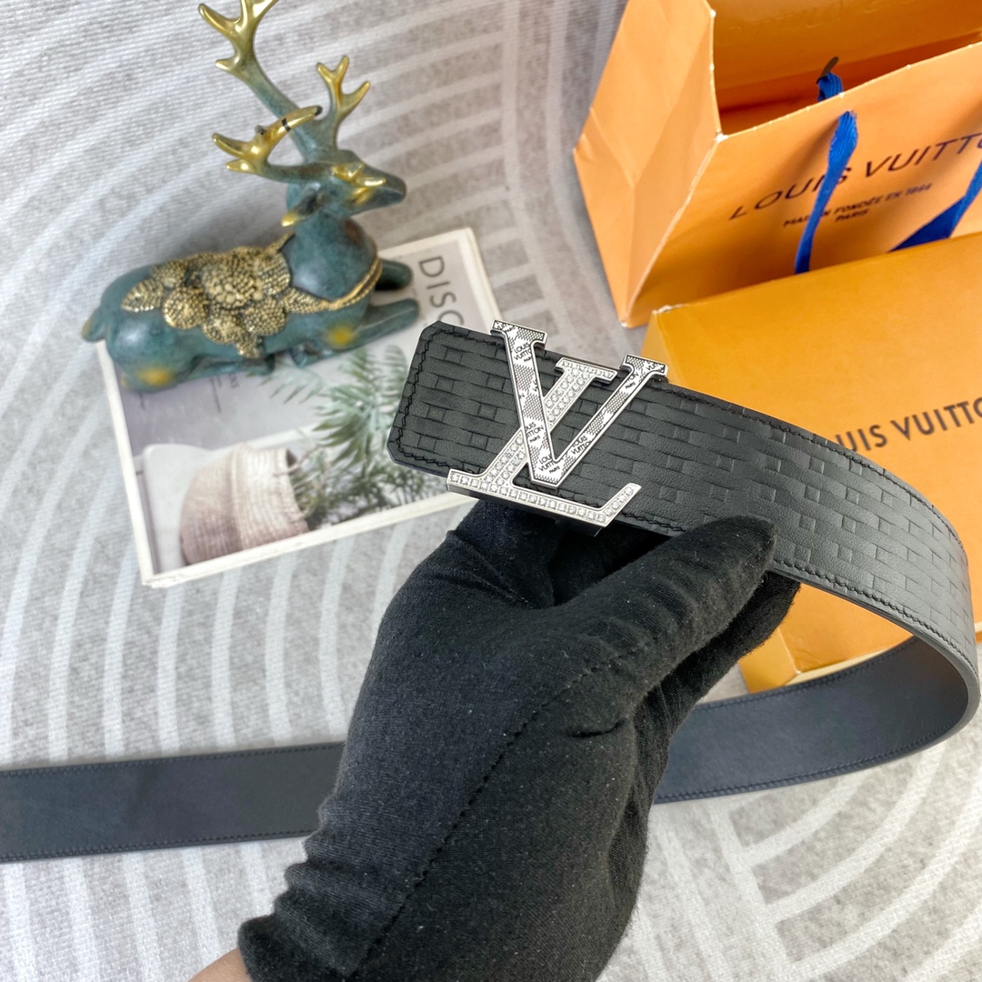 LV💕 特种皮腰带系列 ，原厂五金精品不锈钢扣，手感柔软舒适 宽3.8CM。