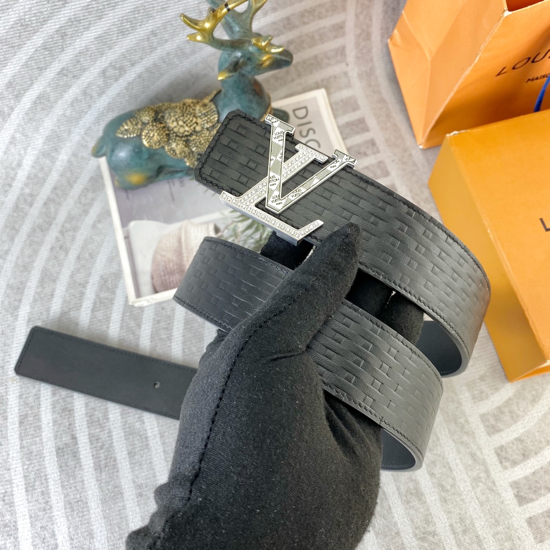 LV💕 特种皮腰带系列 ，原厂五金精品不锈钢扣，手感柔软舒适 宽3.8CM。