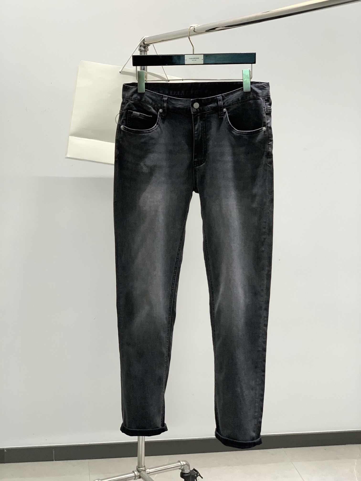 NO:136880,,PRADA Prada, the latest spring products, special counters are available at the same time, original singles, washable casual jeans, imported original washable elastic fabric, comfortable and elastic, top-grade printing process letter pattern decoration logo, original hardware and auxiliary materials decoration, handsome and stylish upper body, 29-38,,prada,prada,jeans,alexander wang19860909,PRADA 普拉达,春季最新品,专柜同步有售,原单狠货,水洗休闲牛仔裤,进口原版水洗弹力面料,舒适有弹性,顶级印胶工艺字母图案装饰logo,原版五金辅料装饰,上身帅气有型,码数29-38,,prada,prada,jeans,alexander wang,Men's clothing