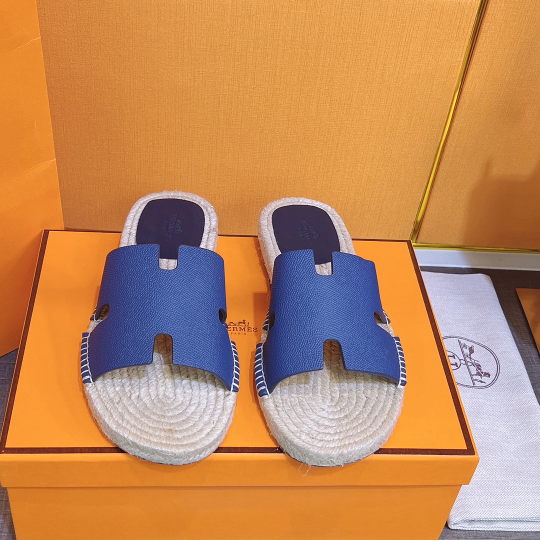 NO:241584,Dongguan goods!  New Herme* H Home New Aima* Antigua Flat-soled Straw Slippers Z Buy, Top-grade Original Quality, the highest version on the market, batch, imported upper, top-level cowhide, inner sheepskin, footbed mixed-bred sheepskin, original leather outsole. Real materials, whether it is leather, last, sole, or craftsmanship, are the same as Z. Every pair of Antigua straw slippers are carefully carved with top-level genuine leather, and the iconic 