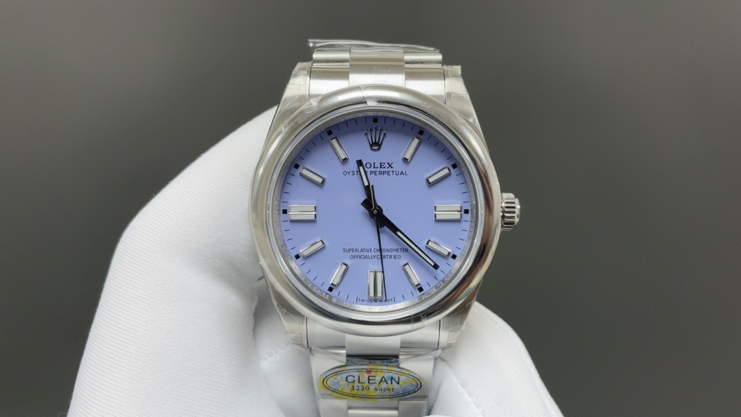 NO:392901,New Rolex, new Oyster Perpetual Series, movement shipped, with NFC chip induction protection card. The oblique edges are nailed on the edges, and the details are full. 36-41mm, using an integrated one-speed movement!  There is no calendar gap, the literal color and the original color, the literal color is finely polished, the literal industry's top technology printing technology, the original uniform super three-dimensional pointer has no burrs, top quality, clean's pursuit of details is obvious to everyone. The logo on the buckle is also a major breakthrough in the craftsmanship. CNC engraving, regular shape and bright light treatment on the inside. Luminous powder uses original sl blue luminous powder, so it is accompanied by roughness and black spots to speciality. Watch friends who have played or seen it should not be too unfamiliar. This is already a unique attribute of Rolex. Identify the latest watch in Factory C, Rolex19860909新款劳力士 新款蚝式恒动系列 机芯出货 ,带NFC芯片感应保卡.斜边凌角边面钉,细节拉满 .36-41mm 采用一体一档机芯！均无日历空档位,字面颜色和原装没色差,采用斜角丁设计精工打磨,字面业内顶端技术印刷技术,原装一致超立体指针无毛边 顶级做工,品质超绝,clean对于细节的追求大家有目共睹.表扣上的logo也是工艺的一大突破.cnc雕刻,形状规整 并且内侧伴有亮光处理. 夜光粉使用原厂sl blue夜光粉,所以伴随粗糙以及黑点到特殊性.玩过或者见过的表友应该都不会太陌生.这已经是劳力士特有的属性.认准C厂最新腕表,,rolex,Watch