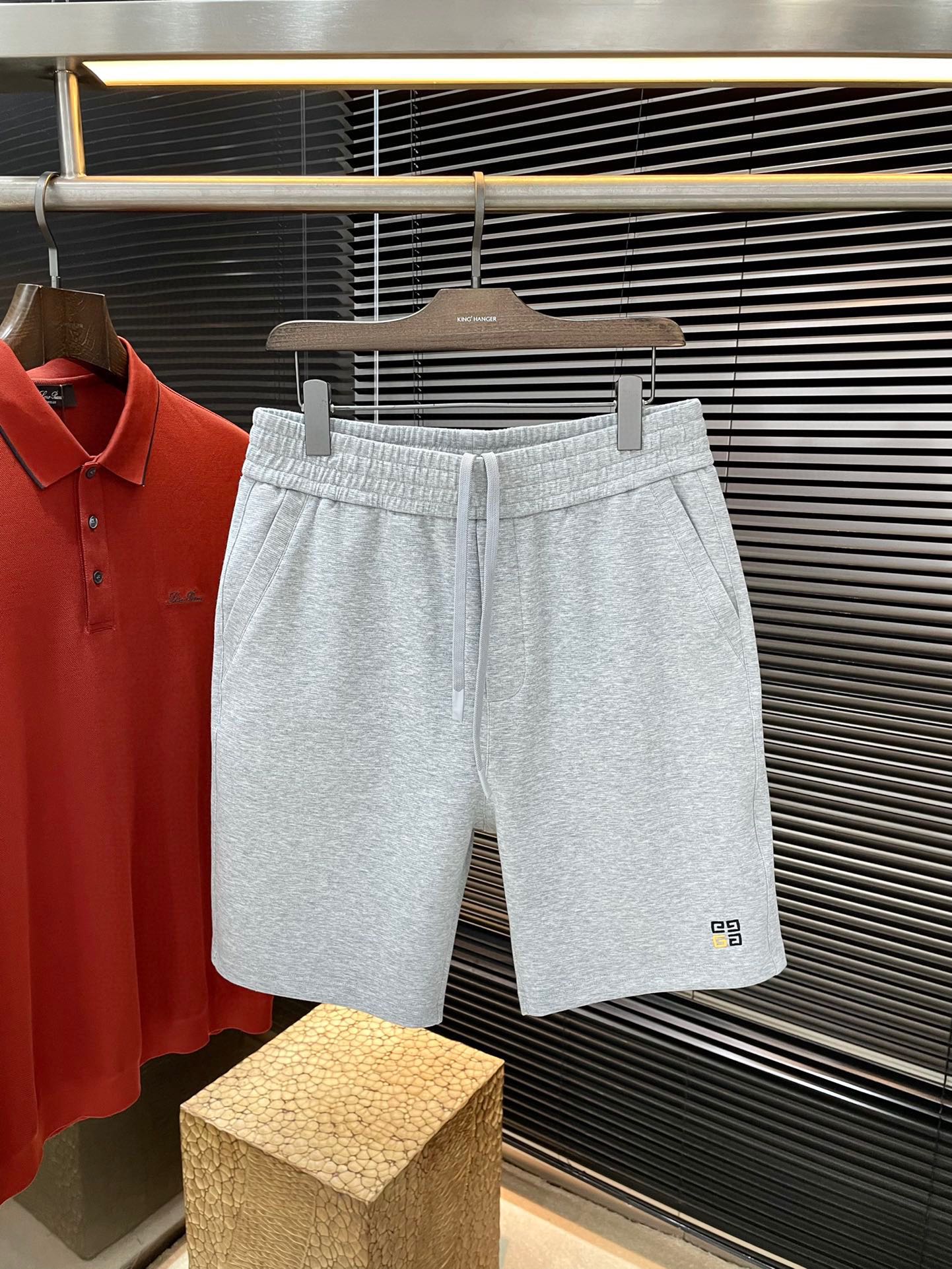 NO:136808,Givenchy- (Givenchy) new spring and summer style, the latest casual shorts. The original pants are casual and versatile, casual and lazy, high-end custom imported cotton fabric, customized craftsmanship, and full of comfort. High-end and atmospheric, does the summer taste have? First choice. Code number M-XXXL purchasing level..., given, given, given, shorts, alexander wang19860909Givenchy-（纪梵希）春夏季新款,最新休闲短裤.原版裤型上身休闲百搭、随性慵懒范,高级定制进口全棉面料,订制工艺 舒适感爆棚.高端大气,夏天的味道有没有,首选 .码数M一XXXL代购级别……,,givenchy,givenchy,shorts,alexander wang,Men's clothing