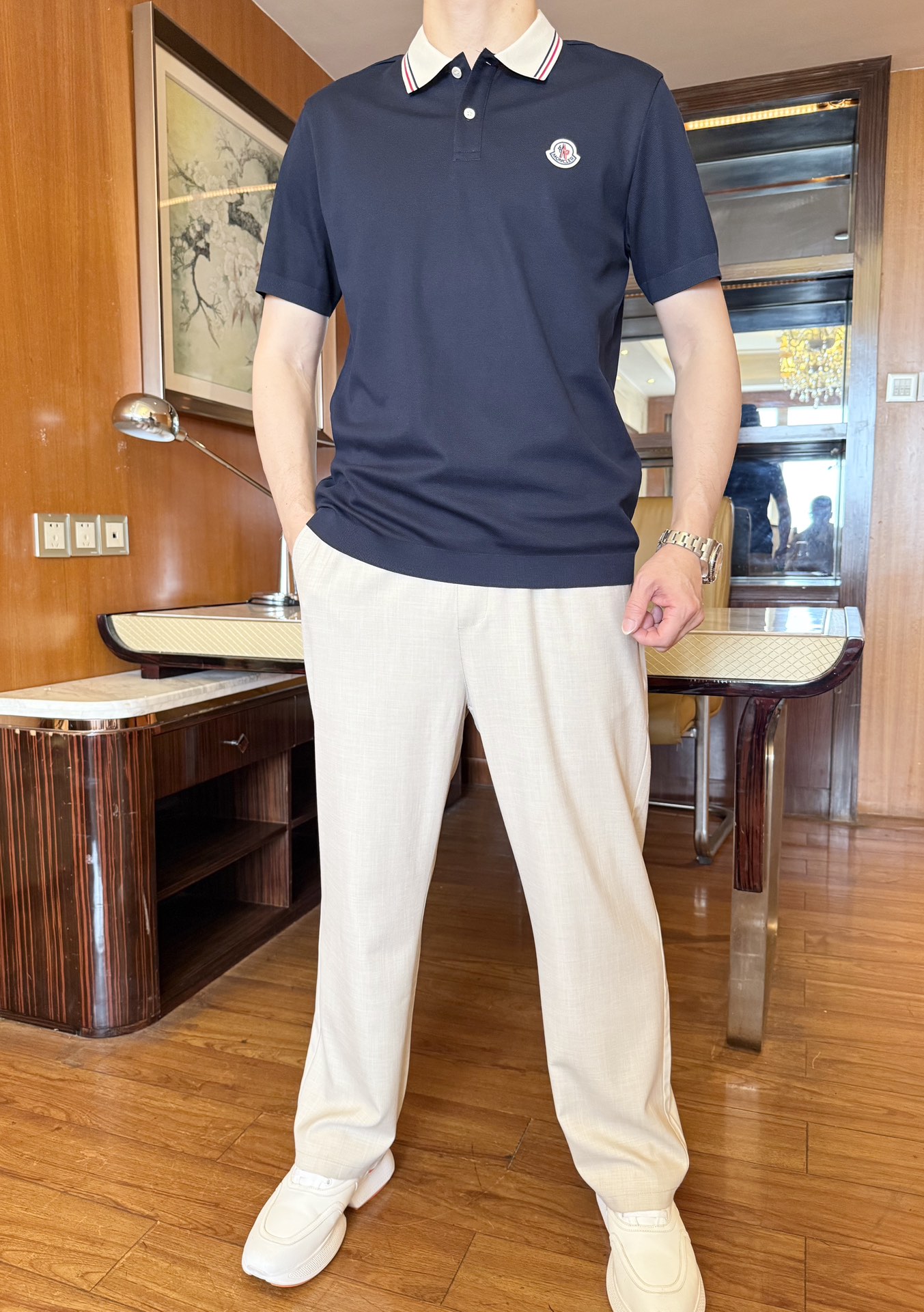 NO:136702,Mengkou-2025 counter latest hot-selling Polo, a London counter hot-selling product!  Selected Italian imported bead goblin cotton fabrics with the latest designs of the brand. The exquisite brand logo on the chest and the color-blocking embellishment on the collar show the style and upper body effect. The number of codes is 48-56 (model 173/130 wears 48, with Hong Kong Lane Crawford gift box packaging), Moncler, alexander wang19860909蒙口-2025专柜最新爆款Polo出货 伦敦专柜热销单品！精选意大利进口珠地精棉面料搭配品牌最新的设计,胸前的精致品牌标志和领子上的拼色点缀彰显格调上身效果看得见.码数48-56（模特173/130穿48,配香港连卡佛礼盒包装）,,Moncler,alexander wang,Men's clothing