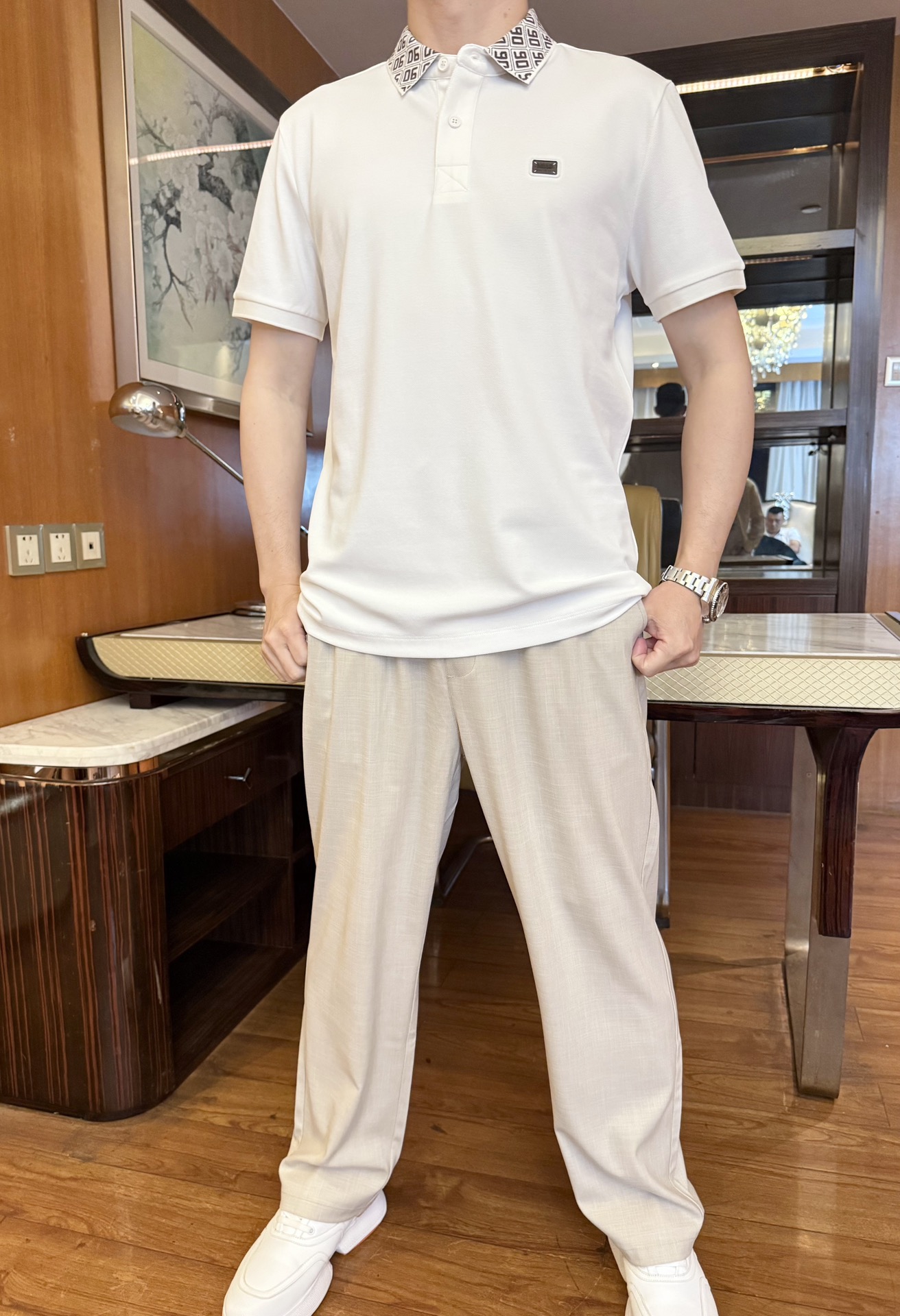 NO:136703,Magira-2025 counter latest hot-selling Polo, London counter hot-selling items!  Selected Italian imported bead goblin cotton fabrics with the latest designs of the brand, the exquisite brand logo on the chest and the color-blocking embellishment on the collar show the style and upper body effect. The number of codes is 48-56 (model 173/130 wears 48, with Hong Kong Lane Crawford gift box packaging),,masion margiela,alexander wang19860909马吉拉-2025专柜最新爆款Polo出货 伦敦专柜热销单品！精选意大利进口珠地精棉面料搭配品牌最新的设计,胸前的精致品牌标志和领子上的拼色点缀彰显格调上身效果看得见.码数48-56（模特173/130穿48,配香港连卡佛礼盒包装）,,masion margiela,alexander wang,Men's clothing