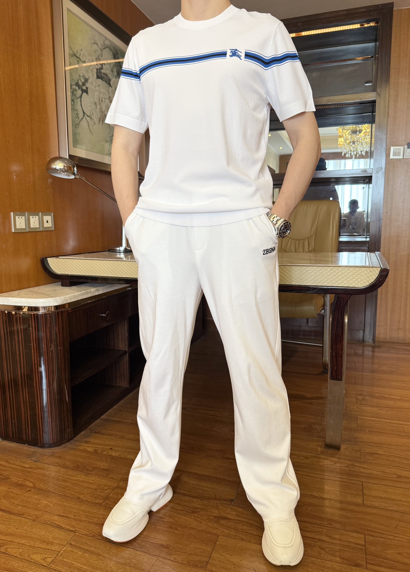 NO:136696,Burberry-2025 counter latest hot T-shirt shipment, hot-selling items in European and American counters!  Selected Italian imported Tennis knitted fabrics with fashionable designs, exquisite brand logos on the chest to show the charm You are definitely worthy of having. Number 48-56 (model 173/130 wears 48, with Hong Kong Lane Crawford gift box packaging), tees, t-shirt, alexander wang19860909博柏利-2025专柜最新爆款T恤出货 欧美专柜热销单品！精选意大利进口天丝针织面料搭配时尚的设计,胸前精致的品牌标志彰显韵味 您绝对值得拥有.码数48-56（模特173/130穿48,配香港连卡佛礼盒包装）,,tees，t-shirt,alexander wang,Men's clothing