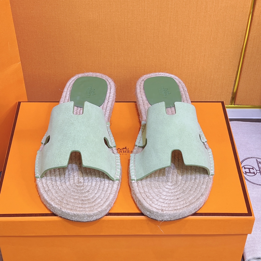 NO:241596,Dongguan goods!  New Herme* H Home New Aima* Antigua Flat-soled Straw Slippers Z Buy, Top-grade Original Quality, the highest version on the market, batch, imported upper, top-level cowhide, inner sheepskin, footbed mixed-bred sheepskin, original leather outsole. Real materials, whether it is leather, last, sole, or craftsmanship, are the same as Z. Every pair of Antigua straw slippers are carefully carved with top-level genuine leather, and the iconic 