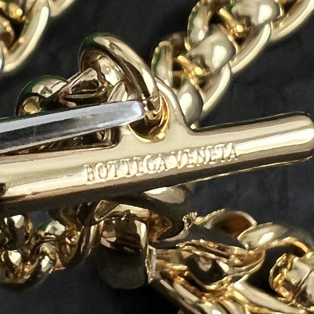 PBottega Veneta 🆕BV项链  金属感十足  特别特别赞，整体细节非常令人惊喜，设计感十足