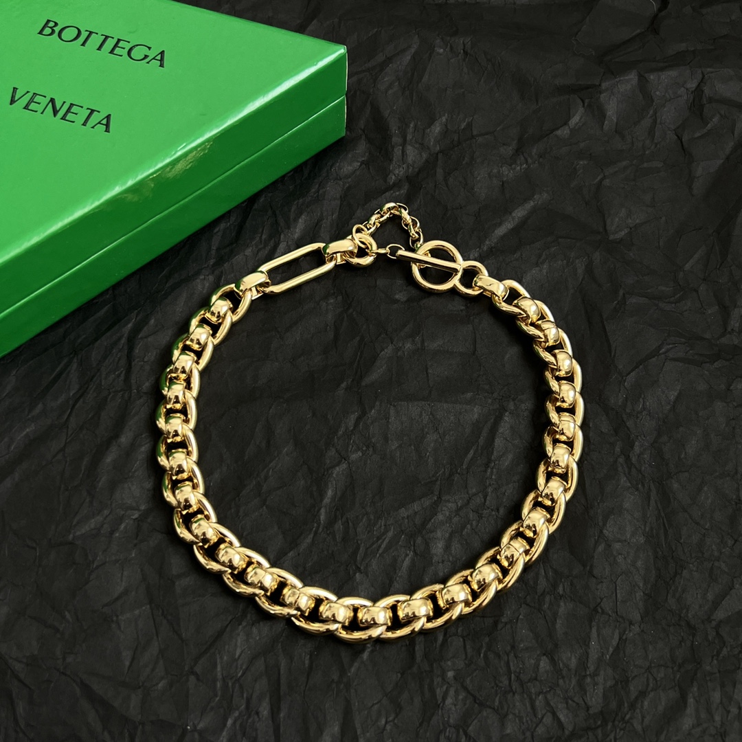 PBottega Veneta 🆕BV项链  金属感十足  特别特别赞，整体细节非常令人惊喜，设计感十足