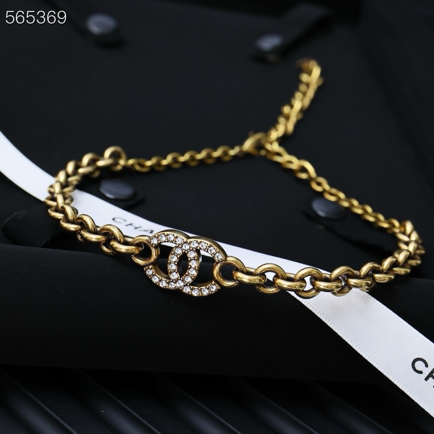 Chanel 𝑪𝒉𝒂𝒏𝒆𝒍 摩登链条双c项圈