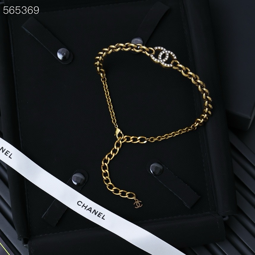 Chanel 𝑪𝒉𝒂𝒏𝒆𝒍 摩登链条双c项圈
