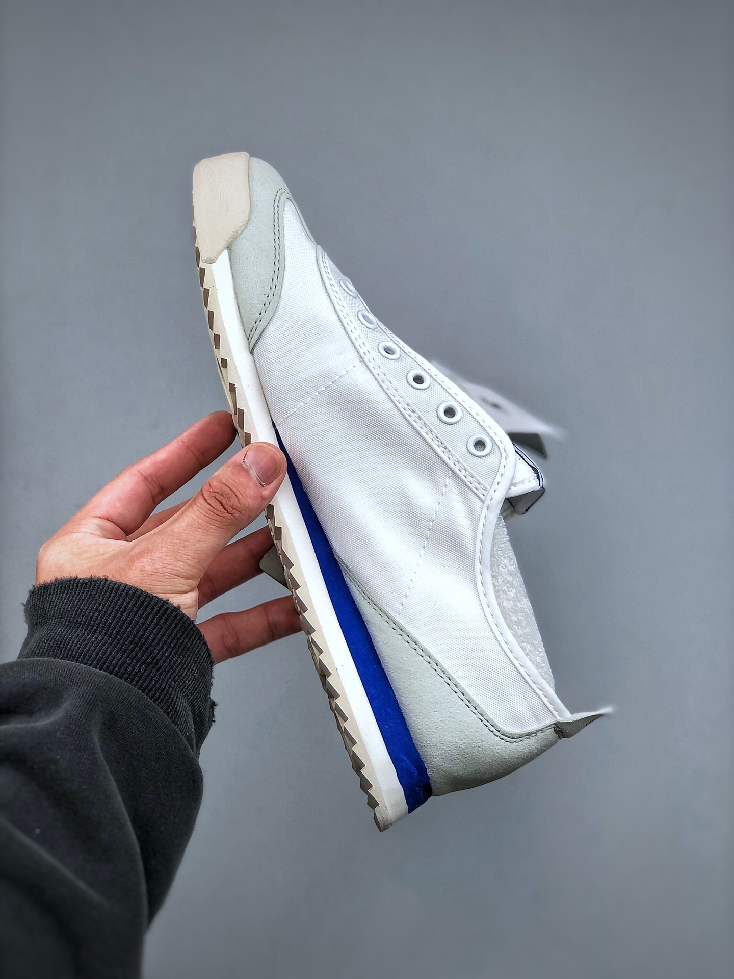 终端特价🉐️爆款福利🔥
跑量放店批💰110 核心主推
原价市场160 180版本 纯原公司
DESCENTE CHRON 迪桑特 帆布一脚蹬 复古透气休闲鞋
轻松方便的一脚蹬设计 搭配轻质弹性鞋底 脚感舒适 简洁的帆布鞋面设计适用于多场景穿搭
适合技术路线单日徒步穿着,
舒适而有支撑性,使您充满信心
尺码:36-45(半)