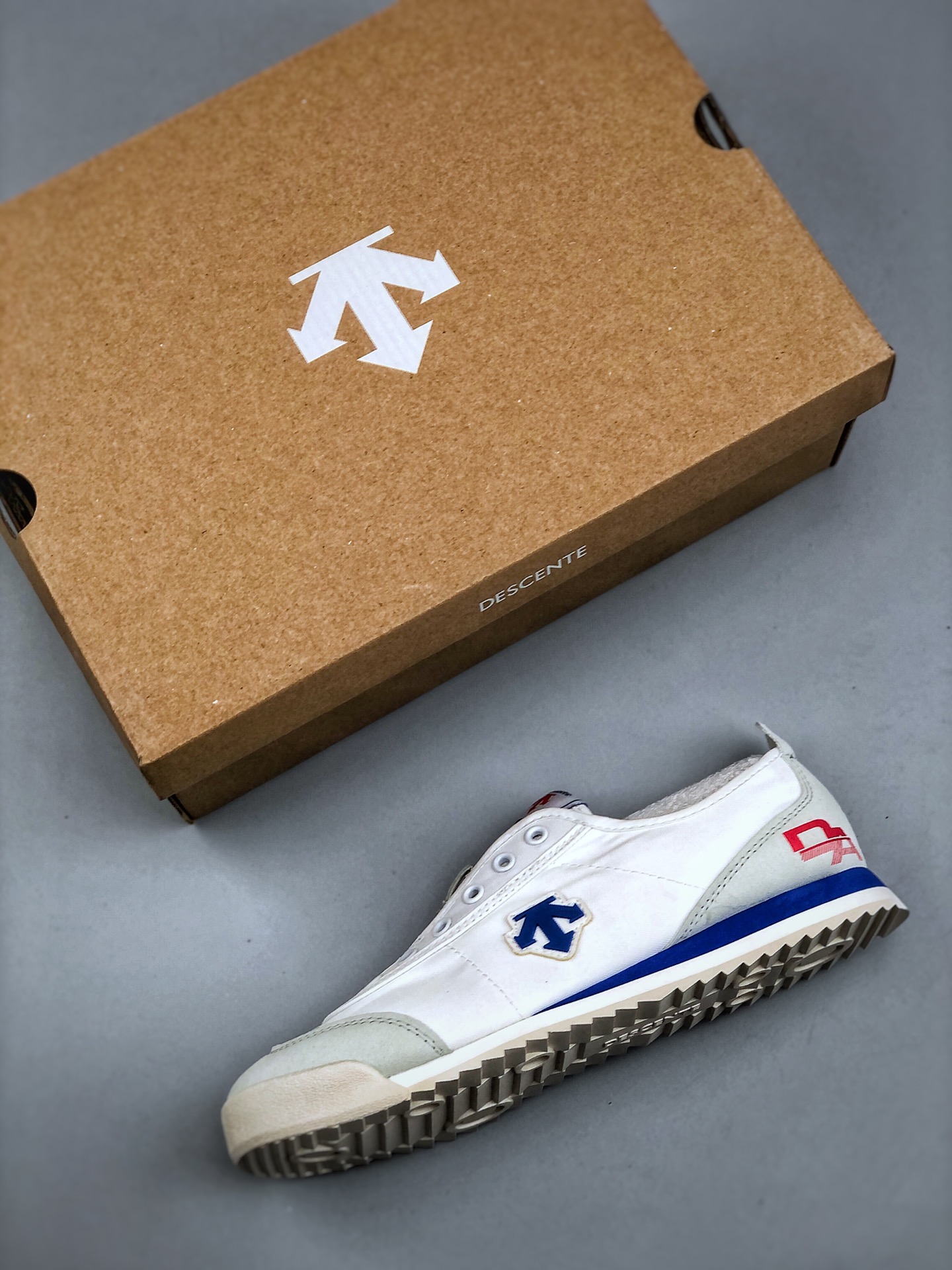 终端特价🉐️爆款福利🔥
跑量放店批💰110 核心主推
原价市场160 180版本 纯原公司
DESCENTE CHRON 迪桑特 帆布一脚蹬 复古透气休闲鞋
轻松方便的一脚蹬设计 搭配轻质弹性鞋底 脚感舒适 简洁的帆布鞋面设计适用于多场景穿搭
适合技术路线单日徒步穿着,
舒适而有支撑性,使您充满信心
尺码:36-45(半)