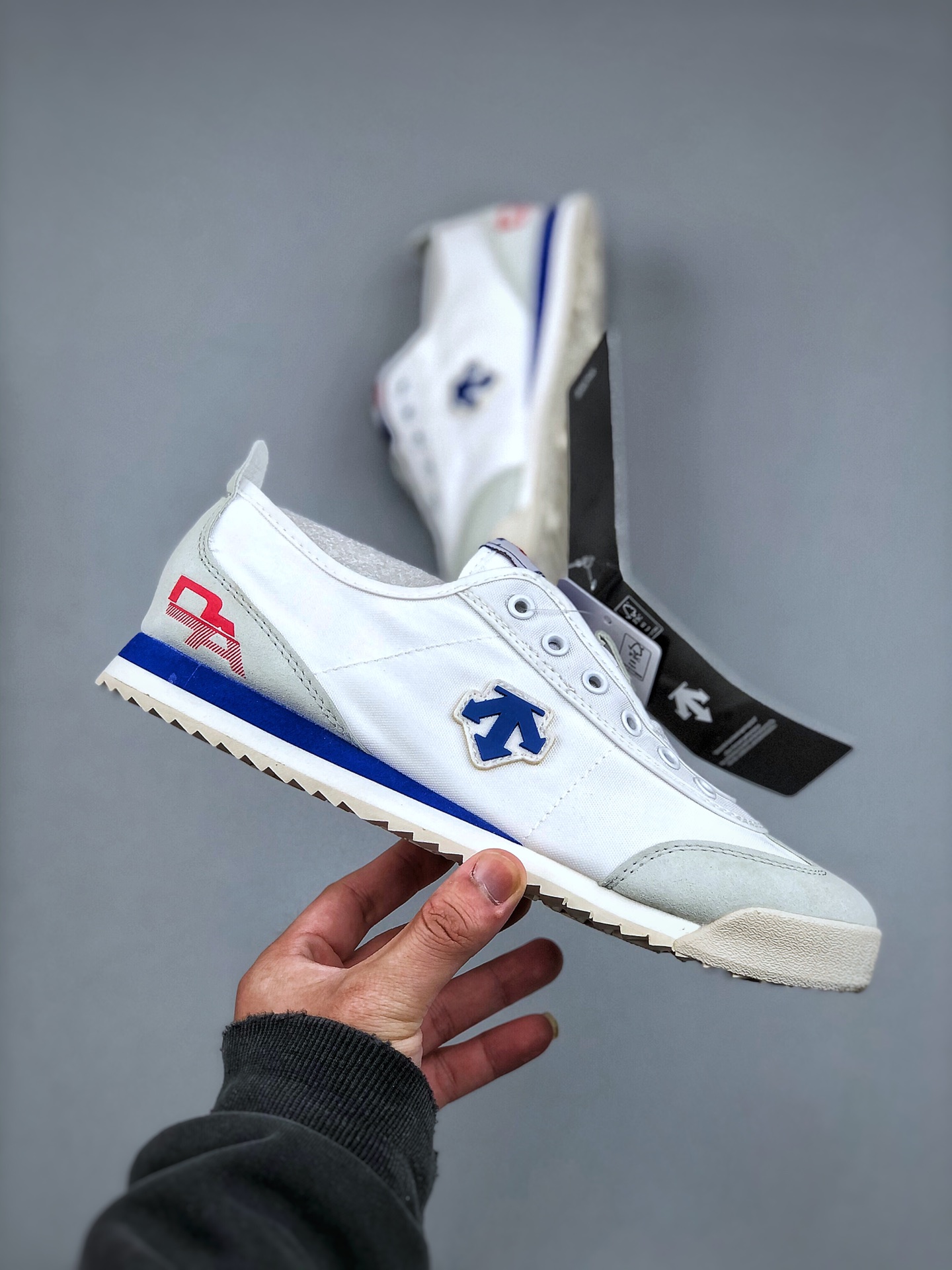 终端特价🉐️爆款福利🔥
跑量放店批💰110 核心主推
原价市场160 180版本 纯原公司
DESCENTE CHRON 迪桑特 帆布一脚蹬 复古透气休闲鞋
轻松方便的一脚蹬设计 搭配轻质弹性鞋底 脚感舒适 简洁的帆布鞋面设计适用于多场景穿搭
适合技术路线单日徒步穿着,
舒适而有支撑性,使您充满信心
尺码:36-45(半)