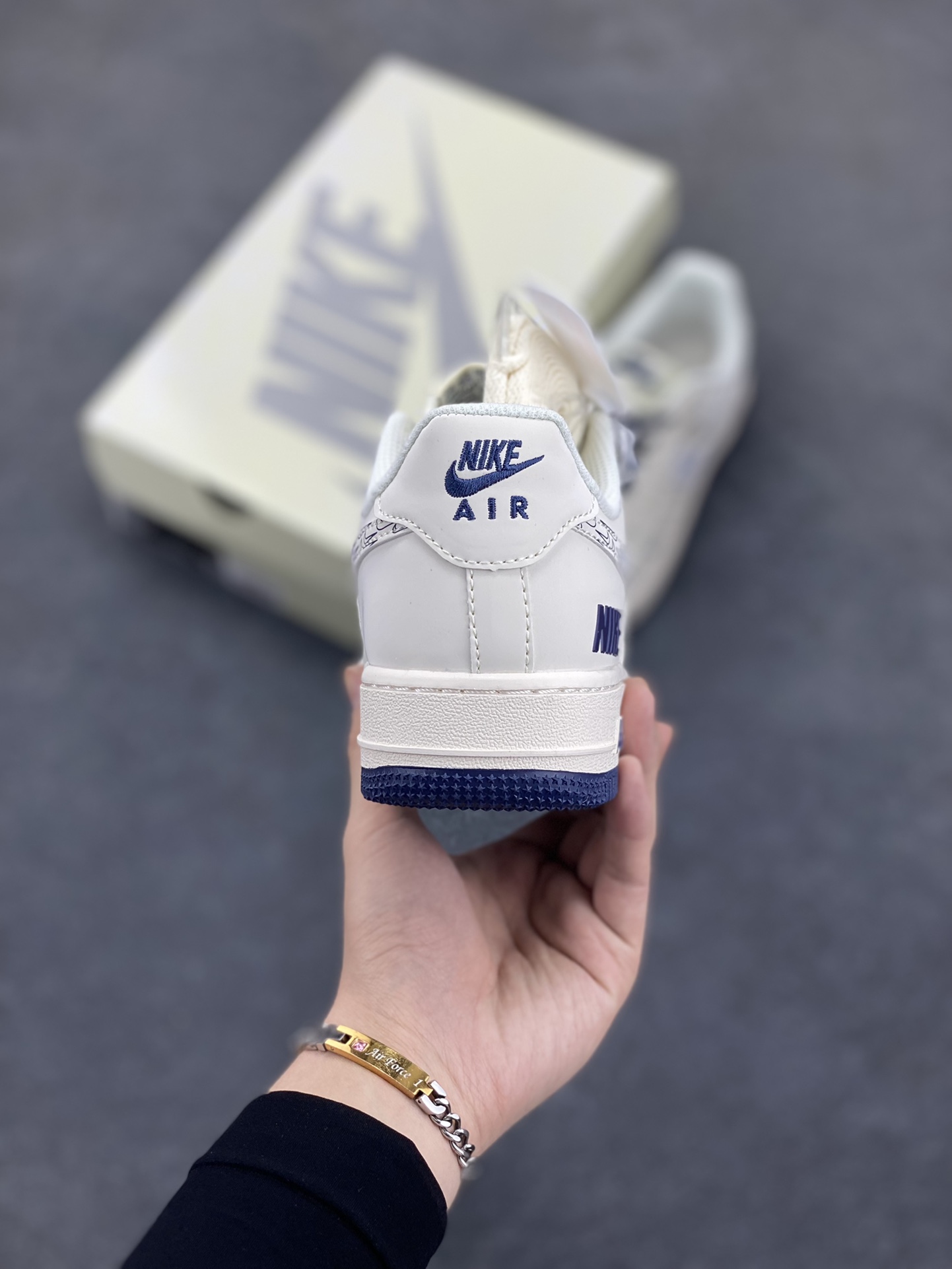图片[4]-NIke Air Force 1 \’07 Low “NIKE联名——深蓝多小勾”空军一号 低帮 运动鞋 休闲鞋 折边针车 工艺难度大 原楦头原纸板 原装鞋盒 定制五金配件 内置全掌气垫 原厂鞋底 货号：HH7518-047 尺码：36 36.5 37.5 38 38.5 39 40 40.5 41 42 42.5 43 44 44.5 45-选品中心