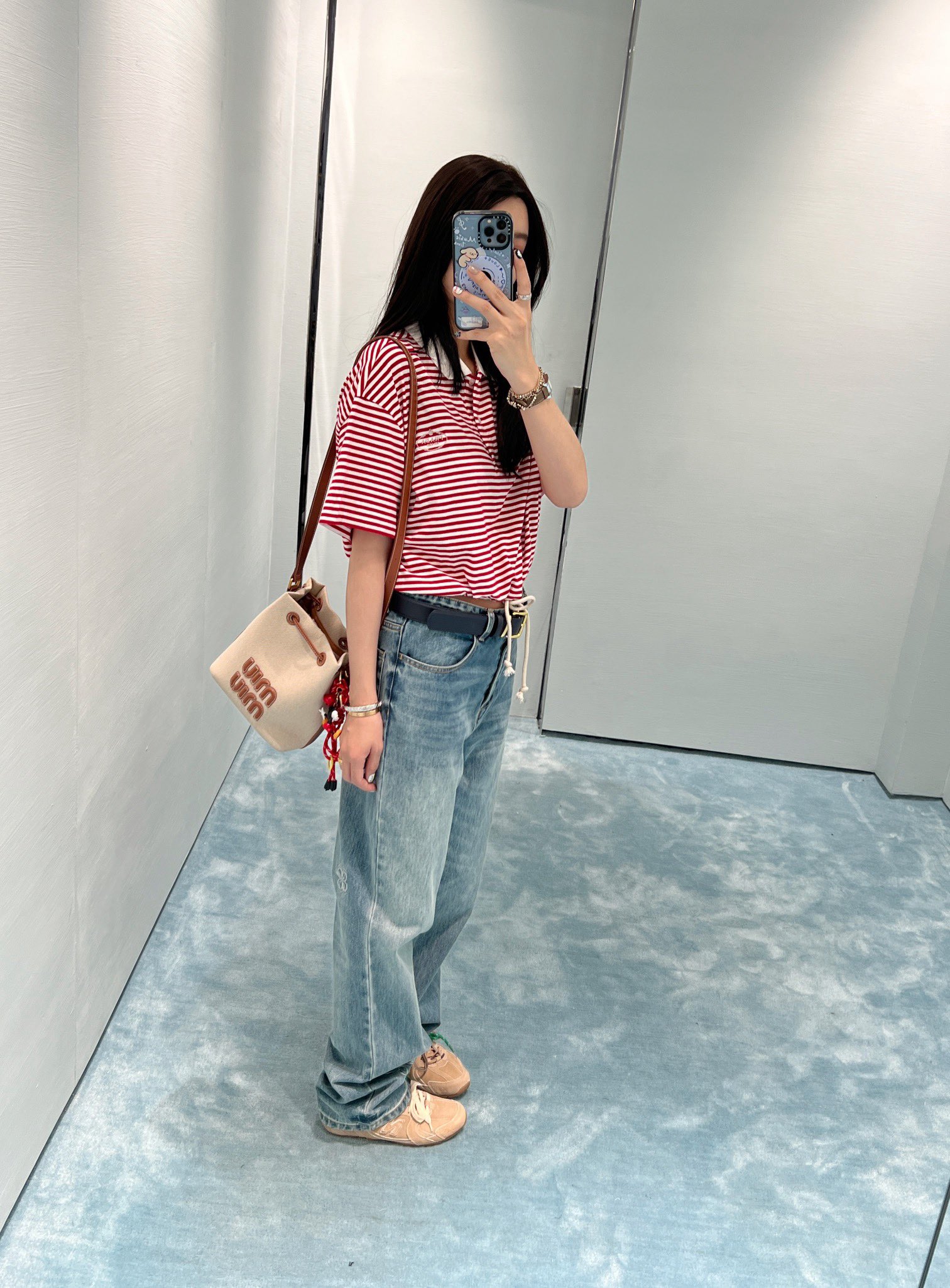 NO:330391,Prad* 25Ss Spring and Summer New Contrast Polo Striped Letter Embroidered Drawstring Short Sleeve T-shirt. Original development!  High-end production!  This cotton plain-patterned T-shirt is made of Oversize, showing modern charm. The loose fit creates an elegant three-dimensional effect. Look at the quality of workmanship by yourself. Spot SML, prada, versace, T-shirt, tees, t-shirt, alexander wang19860909Prad* 25Ss春夏新款 撞色Polo条纹字母刺绣抽绳短袖T恤.原版开发！高版出品！这款棉质平纹T恤采用Oversize剪裁,彰显摩登魅力.宽松版型,塑造优雅的三维立体效果.做工品质自己看,现货SML,,prada,versace,T-shirt,tees，t-shirt,alexander wang,Women's clothing