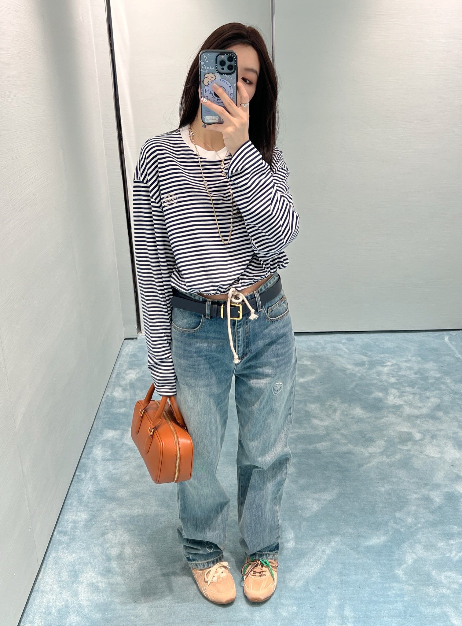 NO:330403,Prad* 25Ss Spring and Summer New Contrast Polo Striped Letter Embroidered Drawstring T-shirt. Original development!  High-end production!  This cotton plain-patterned T-shirt is made of Oversize, showing modern charm. The loose fit creates an elegant three-dimensional effect. Look at the quality of workmanship by yourself. Spot SML, prada, versace, tees, t-shirt, alexander wang19860909Prad* 25Ss春夏新款 撞色Polo条纹字母刺绣抽绳T恤.原版开发！高版出品！这款棉质平纹T恤采用Oversize剪裁,彰显摩登魅力.宽松版型,塑造优雅的三维立体效果.做工品质自己看,现货SML,,prada,versace,tees，t-shirt,alexander wang,Women's clothing