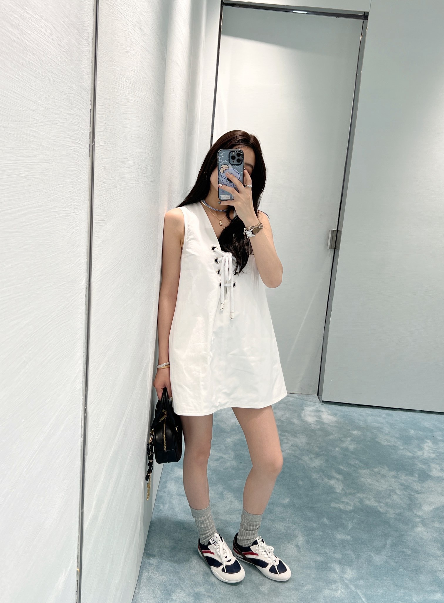 NO:330400,Prad* 25Ss Spring and Summer New Style Fresh Holiday Style Strap Dress. Original Developed!  High-end production!  The little white dress I fell in love with at first glance is really amazing!  The classic A-style sleeveless design is refreshing and slim. The hemp rope strap on the chest is the finishing touch, instantly improving the sense of high-end. It is OK to wear and layer it alone, it is versatile and not picky about style, and you can see the quality of workmanship by yourself. Spot SML, prada, skirts, alexander wang19860909Prad* 25Ss春夏新款 清新度假风绑带连衣裙.原版开发！高版出品！一眼爱上的小白裙真的绝了！经典小A版型无袖设计清爽又显瘦,胸口的麻绳绑带简直是点睛之笔,瞬间提升高级感,单穿叠搭都OK,百搭不挑风格,做工品质自己看,现货SML,,prada,skirts,alexander wang,Women's clothing