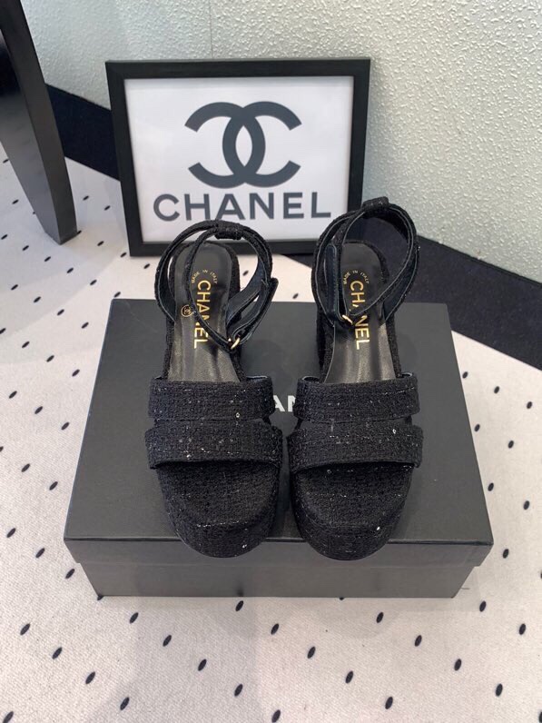 NO:247616,Chanel new early spring sandals, high version shipment, popular pictures on major social platforms, texture is very soft and comfortable on the feet, original imported satin upper, mixed-bred sheepskin footbed, Italian genuine leather soles Size35-39 (40 41 custom made), high heels sandals, chanel, sandals, high heels, sheepskin, silk fabric, Leather soles19860909Chanel新款早春凉鞋 高版本出货 各大社交平台热门晒图质感上脚是非常柔软舒服的 原版进口绸缎鞋面 混种羊皮垫脚 意大利真皮大底 Size35-39（40 41定做）,高跟鞋凉鞋,chanel,sandals,high heels,sheepskin,silk fabric,Leather soles,Women's Shoes