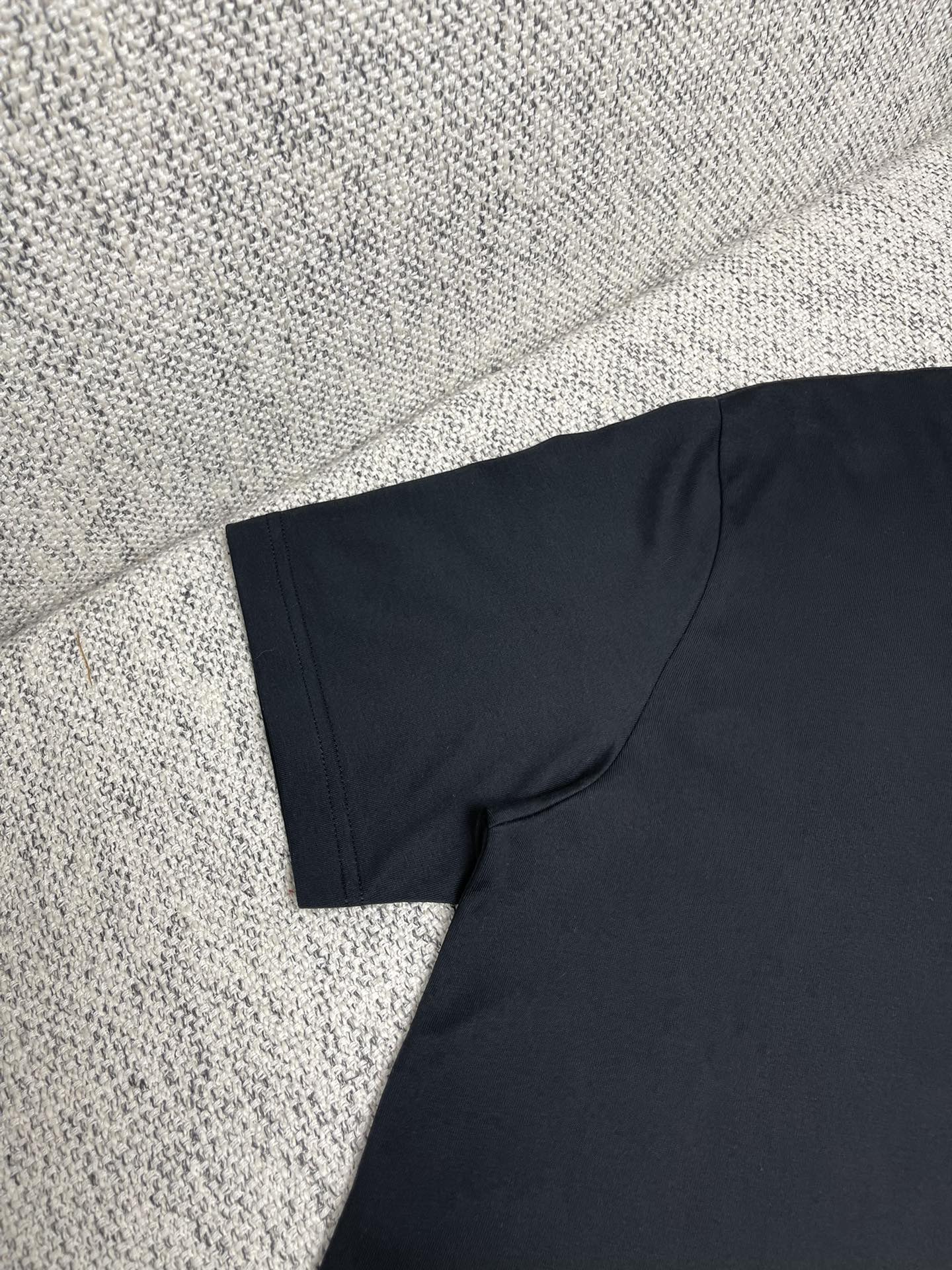 Dior CD Diamond T-Shirt - 2025 Fall Collection - Crew Neck, Cotton Knit 6 i1744357129 1848 4
