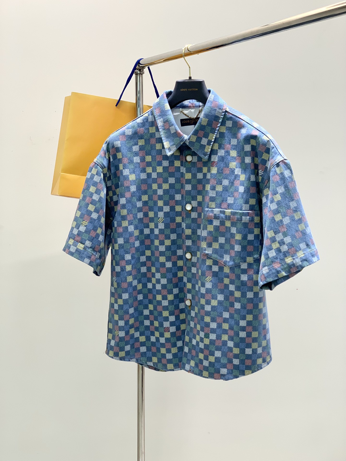 NO:142904,Clothes, shorts, Louis Vuitton, the latest spring and summer style, available at the counter at the same time, original orders, fashionable casual suits, and very distinctive on the upper body!  Eye-catching and highlighted, imported original fabric, top-level printed craft letter pattern decorative logo, simple but not lacking in fashion, classic and atmospheric, comfortable and breathable, handsome and stylish on the upper body, S-Xl,, louis vuitton, louis vuitton, shorts, alexander wang19860909衣服,短裤,LouisVuitton 路易威登,春夏最新款,专柜同步有售,原单狠货,时尚休闲套装,上身很有特点！吸睛而有亮点,进口原版面料,顶级印花工艺字母图案装饰Logo,简单而不失时尚,经典大气,舒适透气,上身帅气有型,码数S-Xl,,louis vuitton,louis vuitton,shorts,alexander wang,Men's clothing