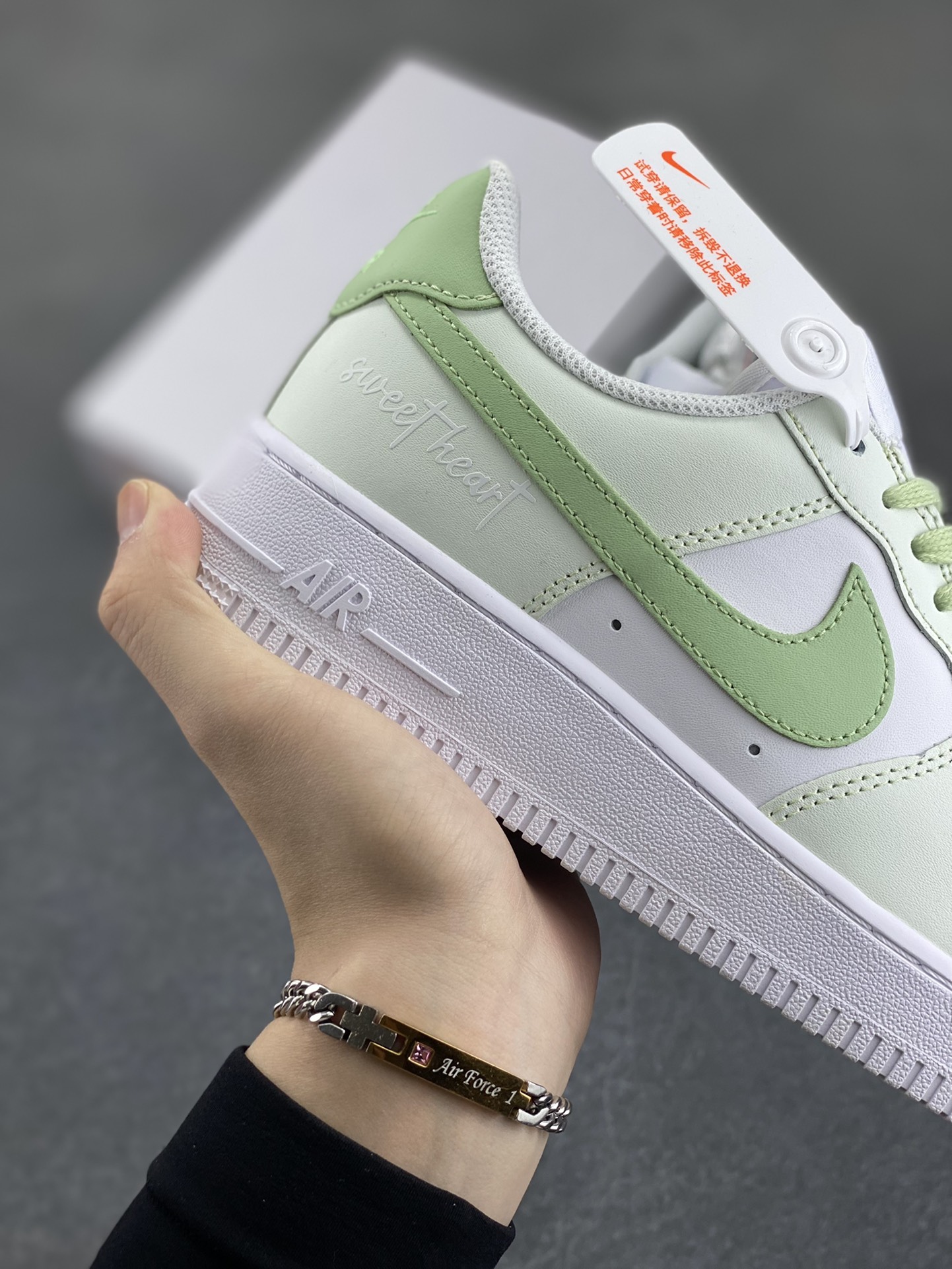 图片[6]-Nike Air Force 1 Low’07 8weet heart 青苹果🍏 喷绘 空军一号低帮休闲板鞋 定制皮料 原厂3D打印 定制鞋盒 原楦原纸板 纯正空军版型 内置全掌气垫 货号：DY8899-002 尺码：36 36.5 37.5 38 38.5 39 40 40.5 41 42 42.5 43 44 44.5 45-选品中心