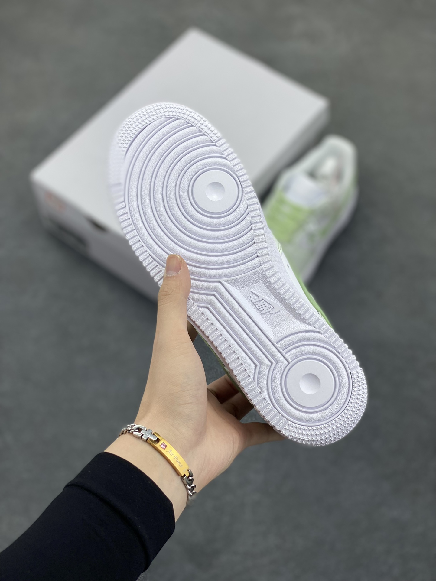 图片[5]-Nike Air Force 1 Low’07 8weet heart 青苹果🍏 喷绘 空军一号低帮休闲板鞋 定制皮料 原厂3D打印 定制鞋盒 原楦原纸板 纯正空军版型 内置全掌气垫 货号：DY8899-002 尺码：36 36.5 37.5 38 38.5 39 40 40.5 41 42 42.5 43 44 44.5 45-选品中心