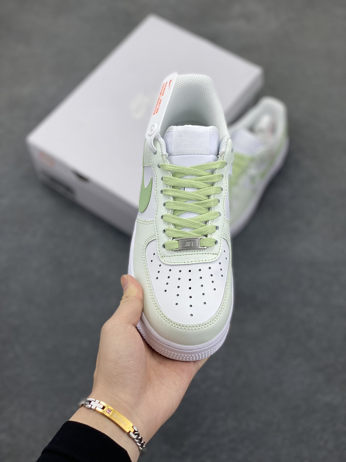 图片[2]-Nike Air Force 1 Low’07 8weet heart 青苹果🍏 喷绘 空军一号低帮休闲板鞋 定制皮料 原厂3D打印 定制鞋盒 原楦原纸板 纯正空军版型 内置全掌气垫 货号：DY8899-002 尺码：36 36.5 37.5 38 38.5 39 40 40.5 41 42 42.5 43 44 44.5 45-选品中心