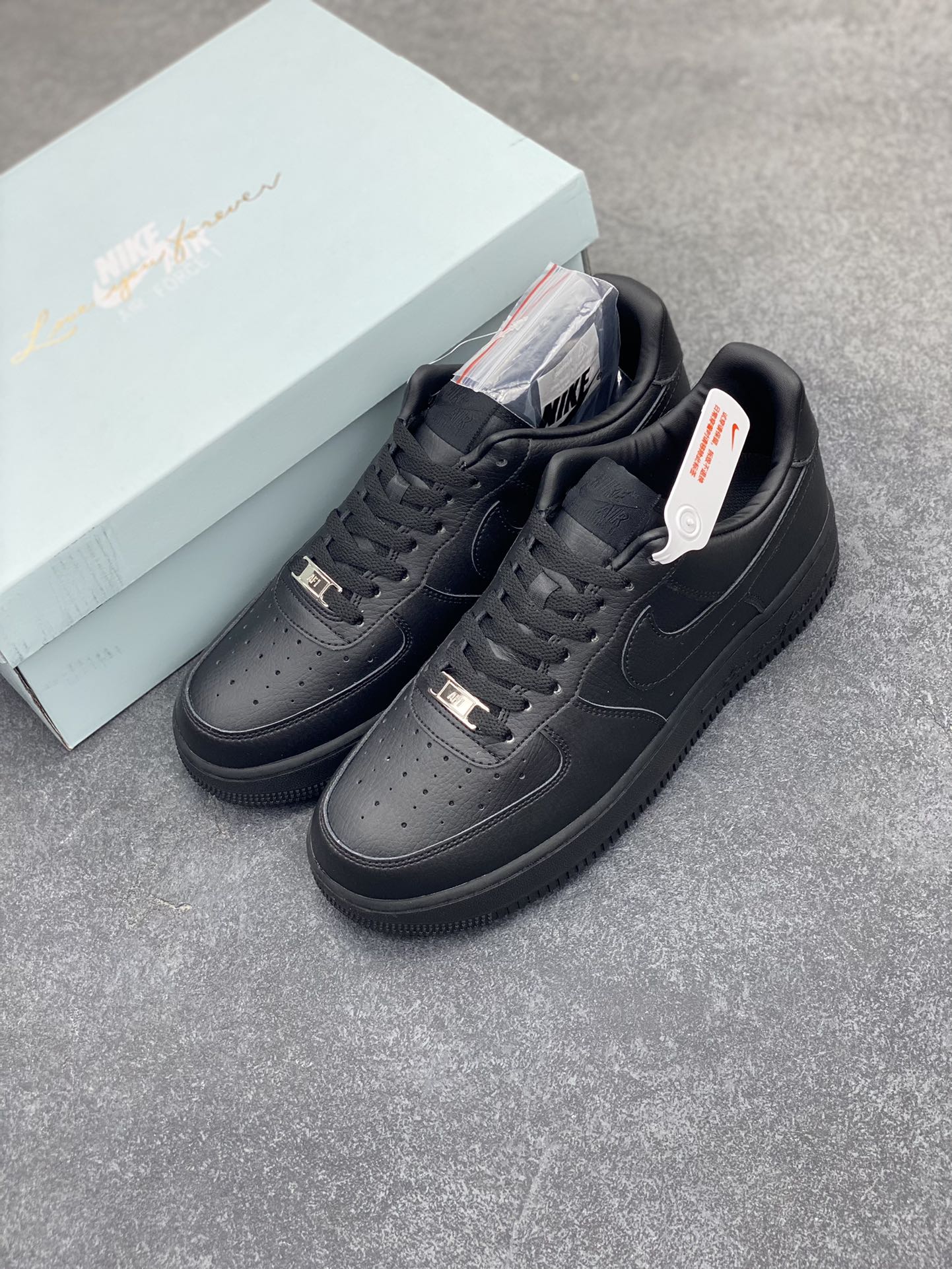 图片[8]-Nike Air Force 1 07 low空军一号 全黑荔枝纹 板鞋 原楦头原纸板 打造纯正空军版型#专注外贸渠道 全掌内置蜂窝气垫 #原盒配件 原厂中底钢印、拉帮完美 货号：CZ8065-001 尺码：36 36.5 37.5 38 38.5 39 40 40.5 41 42 42.5 43 44 44.5 45-选品中心