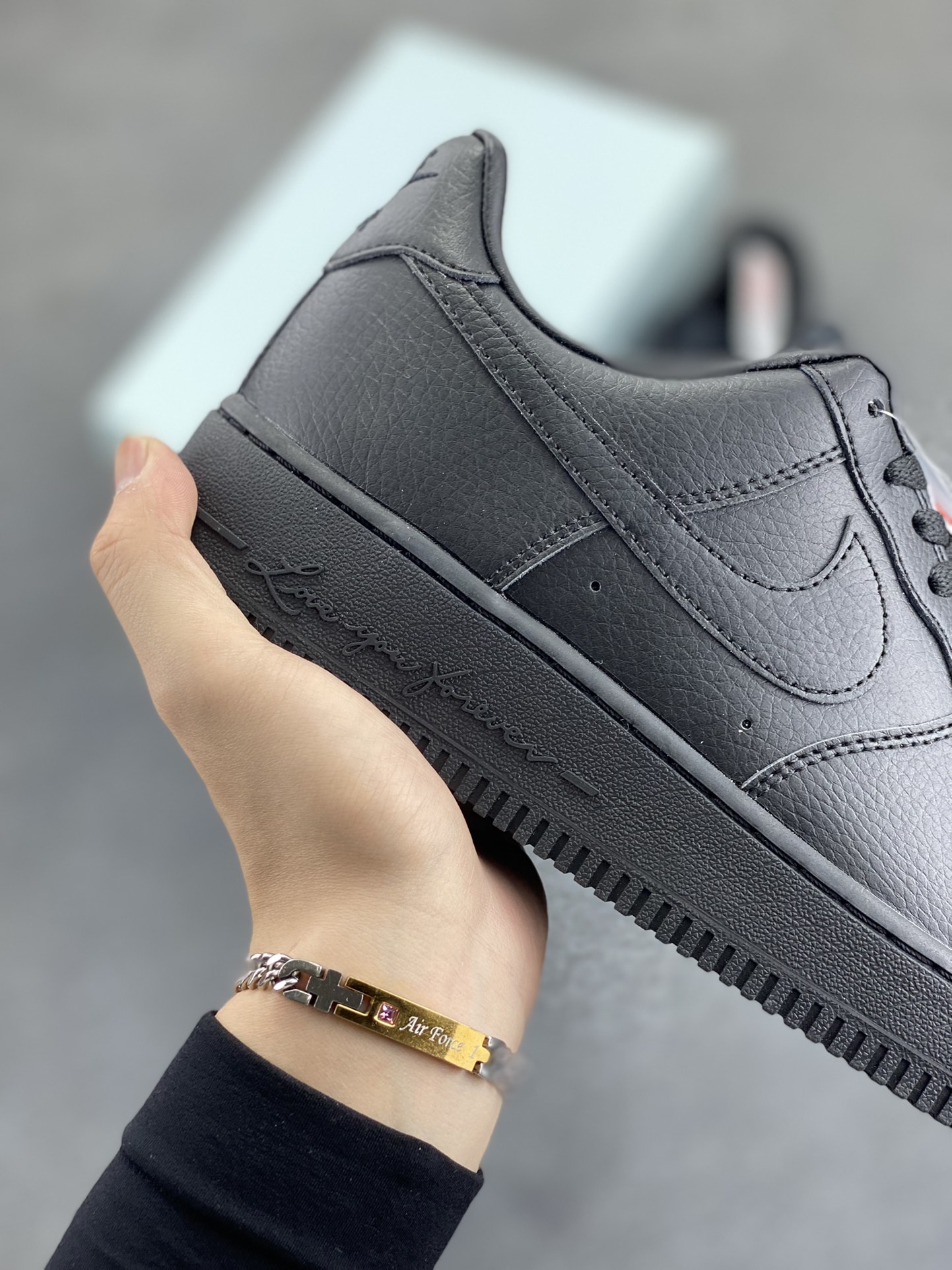 图片[6]-Nike Air Force 1 07 low空军一号 全黑荔枝纹 板鞋 原楦头原纸板 打造纯正空军版型#专注外贸渠道 全掌内置蜂窝气垫 #原盒配件 原厂中底钢印、拉帮完美 货号：CZ8065-001 尺码：36 36.5 37.5 38 38.5 39 40 40.5 41 42 42.5 43 44 44.5 45-选品中心