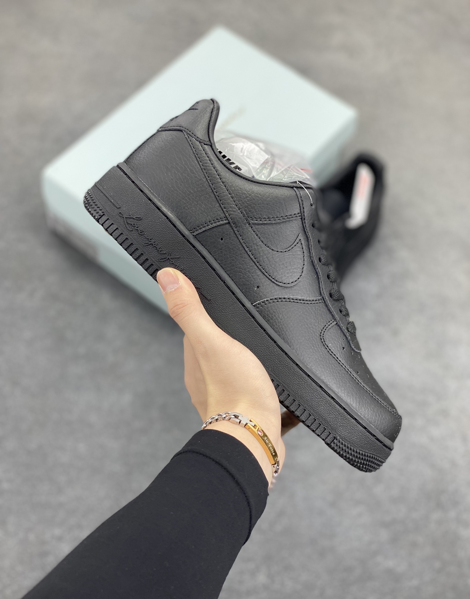 Nike Air Force 1 07 low空军一号 全黑荔枝纹 板鞋 原楦头原纸板 打造纯正空军版型#专注外贸渠道 全掌内置蜂窝气垫 #原盒配件 原厂中底钢印、拉帮完美 货号:CZ8065-001 尺码:36 36.5 37.5 38 38.5 39 40 40.5 41 42 42.5 43 44 44.5 45-选品中心