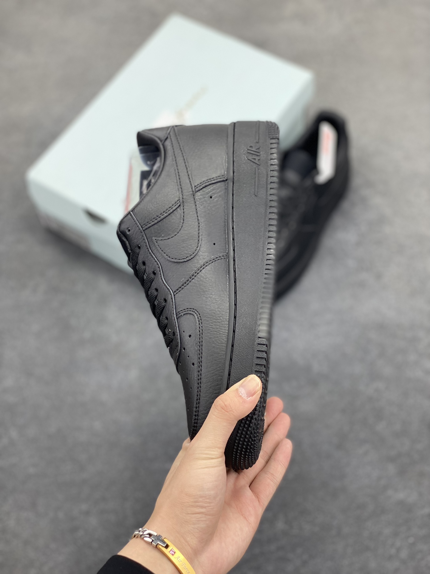 图片[3]-Nike Air Force 1 07 low空军一号 全黑荔枝纹 板鞋 原楦头原纸板 打造纯正空军版型#专注外贸渠道 全掌内置蜂窝气垫 #原盒配件 原厂中底钢印、拉帮完美 货号：CZ8065-001 尺码：36 36.5 37.5 38 38.5 39 40 40.5 41 42 42.5 43 44 44.5 45-选品中心