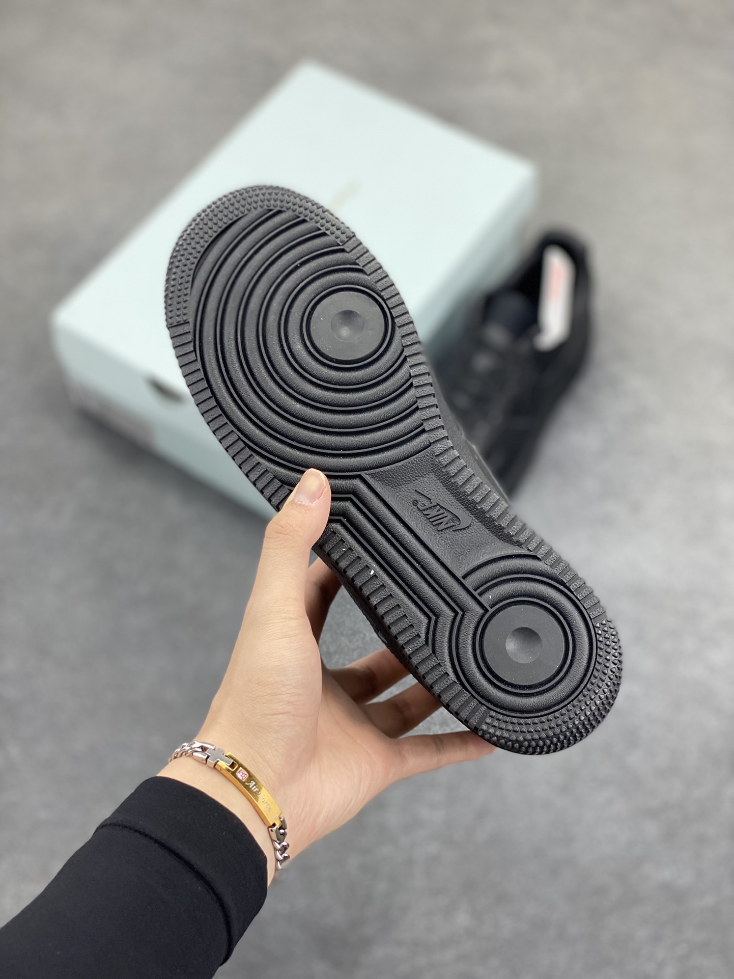 图片[5]-Nike Air Force 1 07 low空军一号 全黑荔枝纹 板鞋 原楦头原纸板 打造纯正空军版型#专注外贸渠道 全掌内置蜂窝气垫 #原盒配件 原厂中底钢印、拉帮完美 货号：CZ8065-001 尺码：36 36.5 37.5 38 38.5 39 40 40.5 41 42 42.5 43 44 44.5 45-选品中心