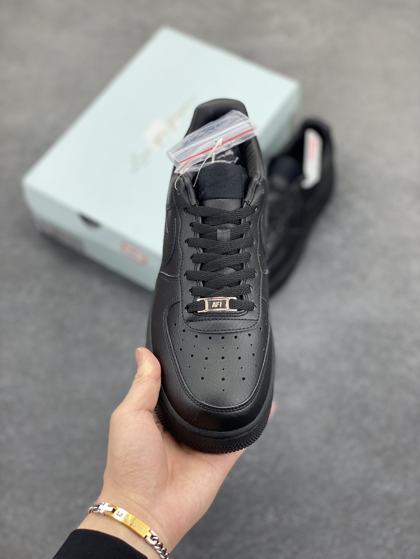 图片[2]-Nike Air Force 1 07 low空军一号 全黑荔枝纹 板鞋 原楦头原纸板 打造纯正空军版型#专注外贸渠道 全掌内置蜂窝气垫 #原盒配件 原厂中底钢印、拉帮完美 货号：CZ8065-001 尺码：36 36.5 37.5 38 38.5 39 40 40.5 41 42 42.5 43 44 44.5 45-选品中心