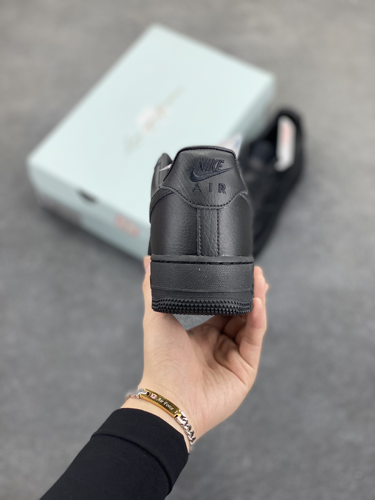 图片[4]-Nike Air Force 1 07 low空军一号 全黑荔枝纹 板鞋 原楦头原纸板 打造纯正空军版型#专注外贸渠道 全掌内置蜂窝气垫 #原盒配件 原厂中底钢印、拉帮完美 货号：CZ8065-001 尺码：36 36.5 37.5 38 38.5 39 40 40.5 41 42 42.5 43 44 44.5 45-选品中心