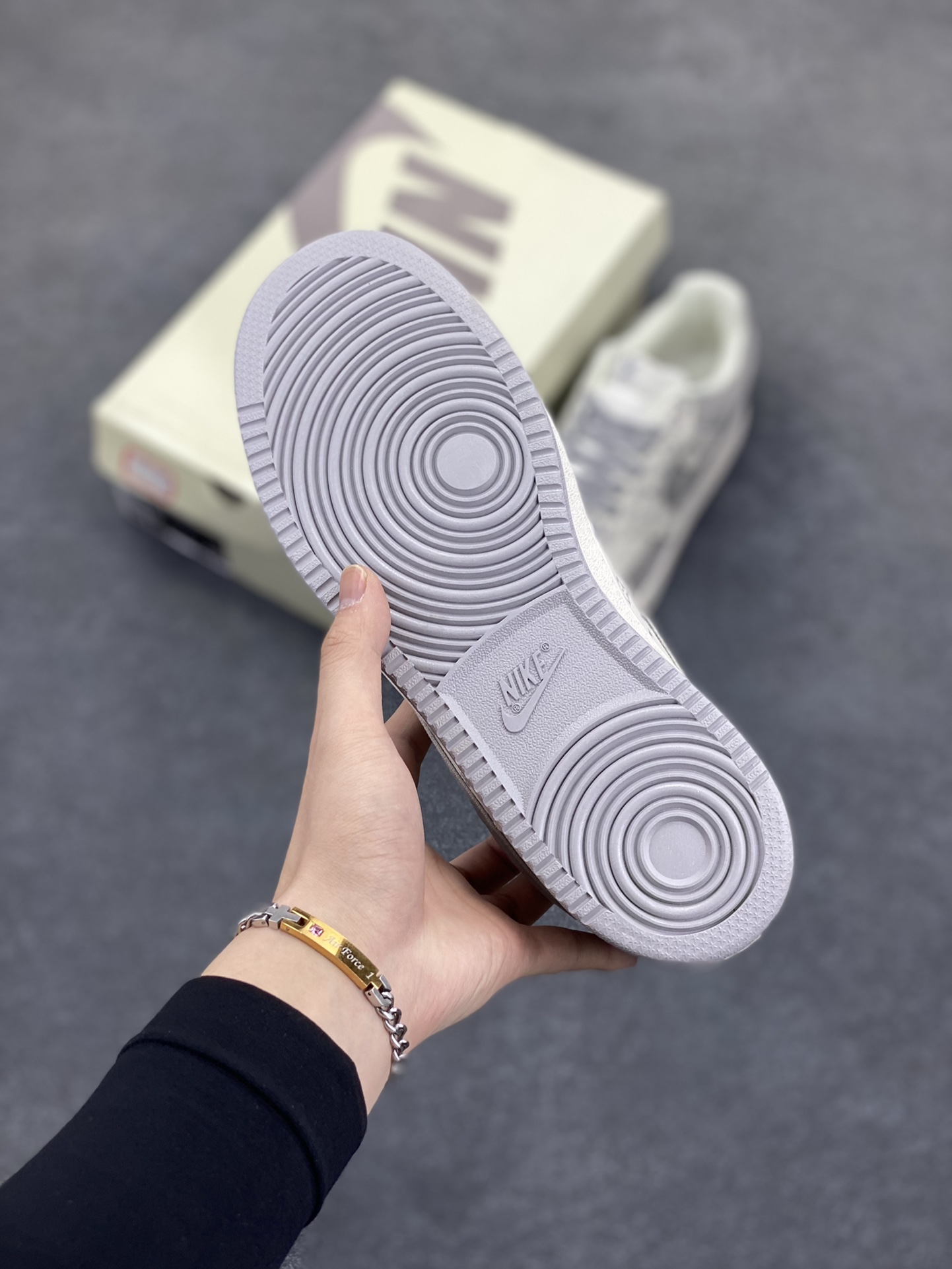 图片[5]-NIKE EBERNON Low prm 小空军低帮百搭透气休闲运动板鞋 独家头层版本 原数据独家私模大底 纯正版型 清洁度完美 货号：FD5188-888 尺码：36 36.5 37.5 38 38.5 39 40 40.5 41 42 42.5 43 44 44.5 45-选品中心